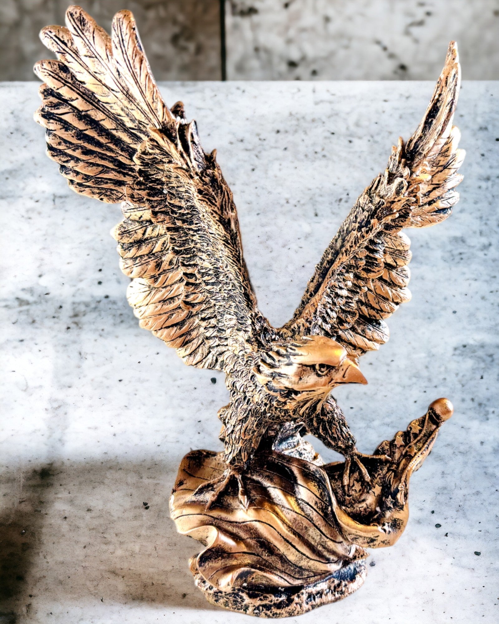 "Władca Wiatrów" - Scultura Retrò di Aquila in Stile Vintage con Opzione di Incisione