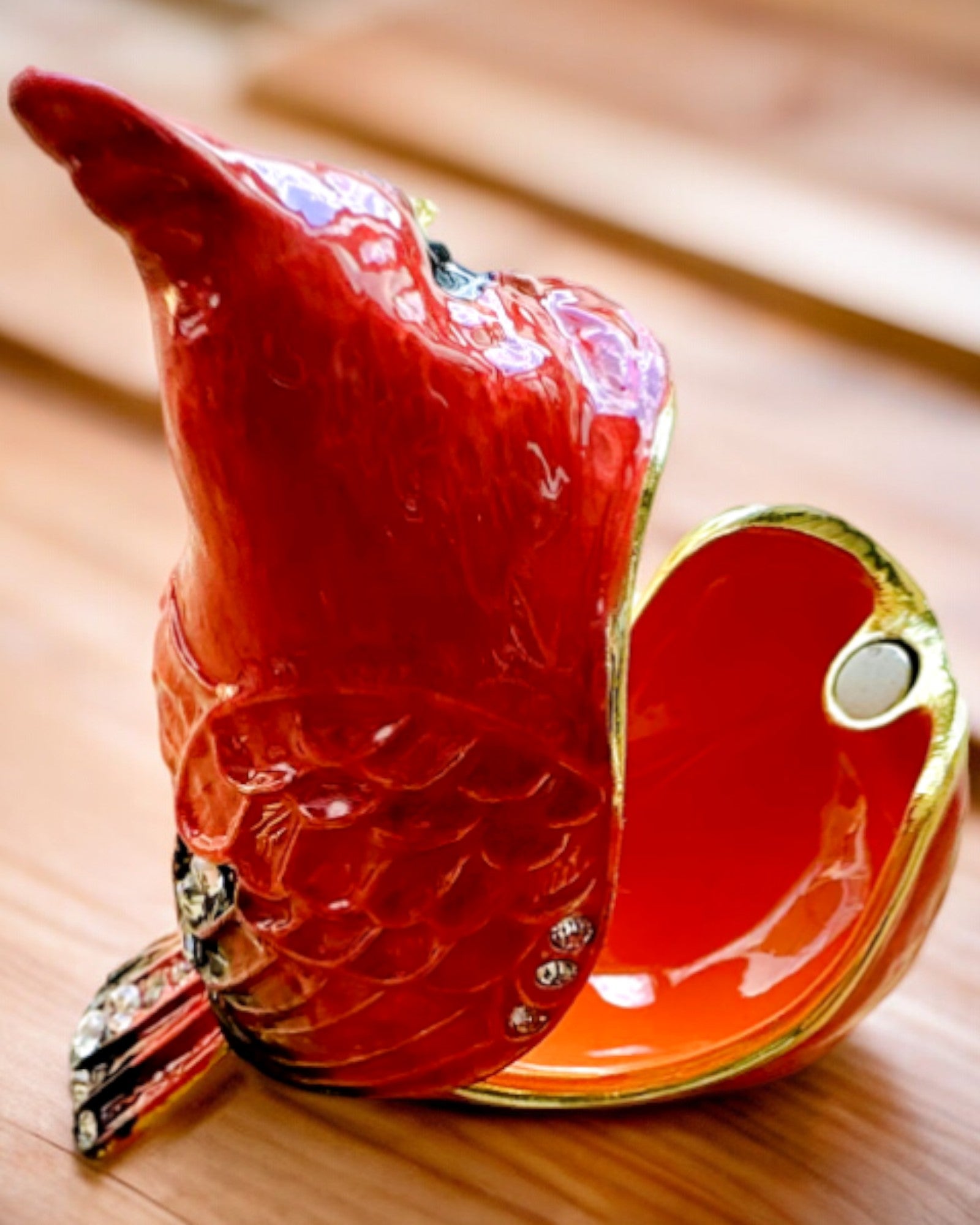 Elegante cofanetto a forma di cardinale con possibilità di incisione