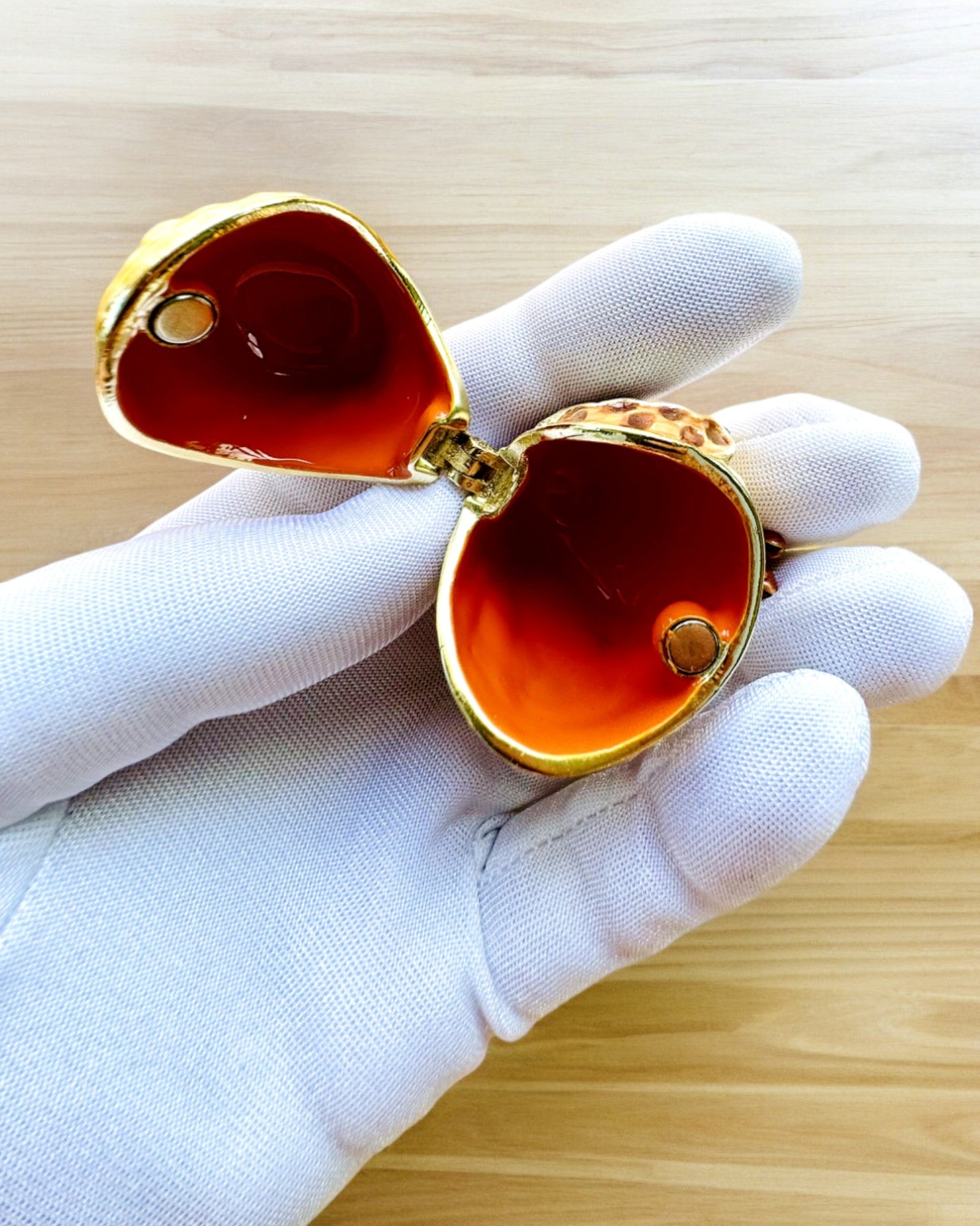 "Urocza Sówka z Kryształkami - Skrytka na Biżuterię z możliwością personalizacji grawerem, prezent" in Italian is:
"Gufetto Incantevole con Cristalli - Scrigno per Gioielli con possibilità di personalizzazione con incisione, regalo"