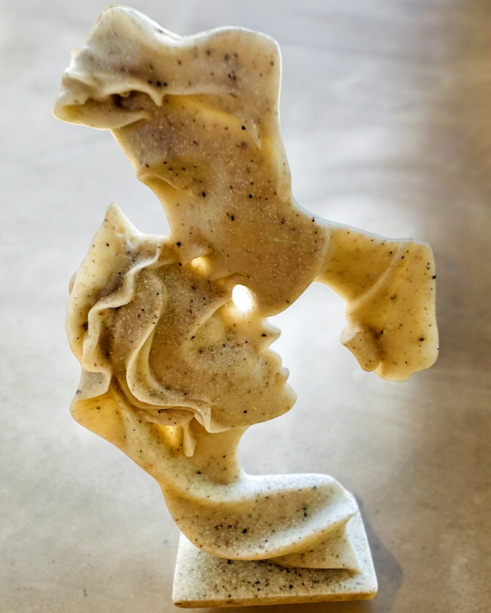 Figurina "Eleganza in Pietra" colore bianco - altezza 13,5 cm, Decorativa con Opzione di Incisione