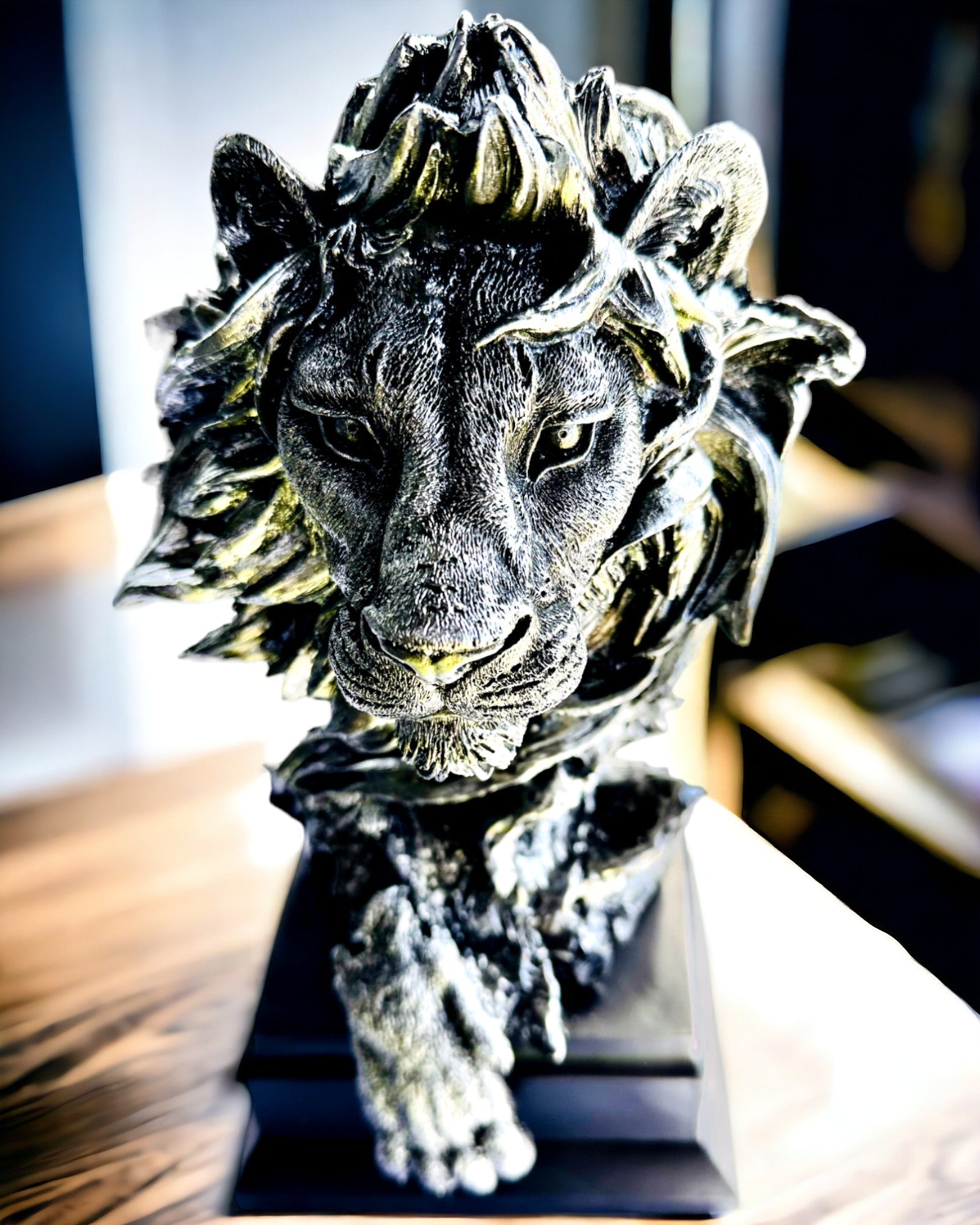 Re della Giungla Leone - Maestosa Statuetta di Leone - colore argento, possibilità di personalizzazione per regalo