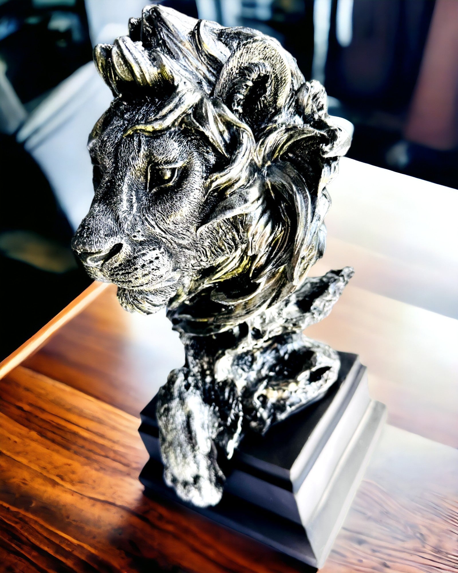 Re della Giungla Leone - Maestosa Statuetta di Leone - colore argento, possibilità di personalizzazione per regalo