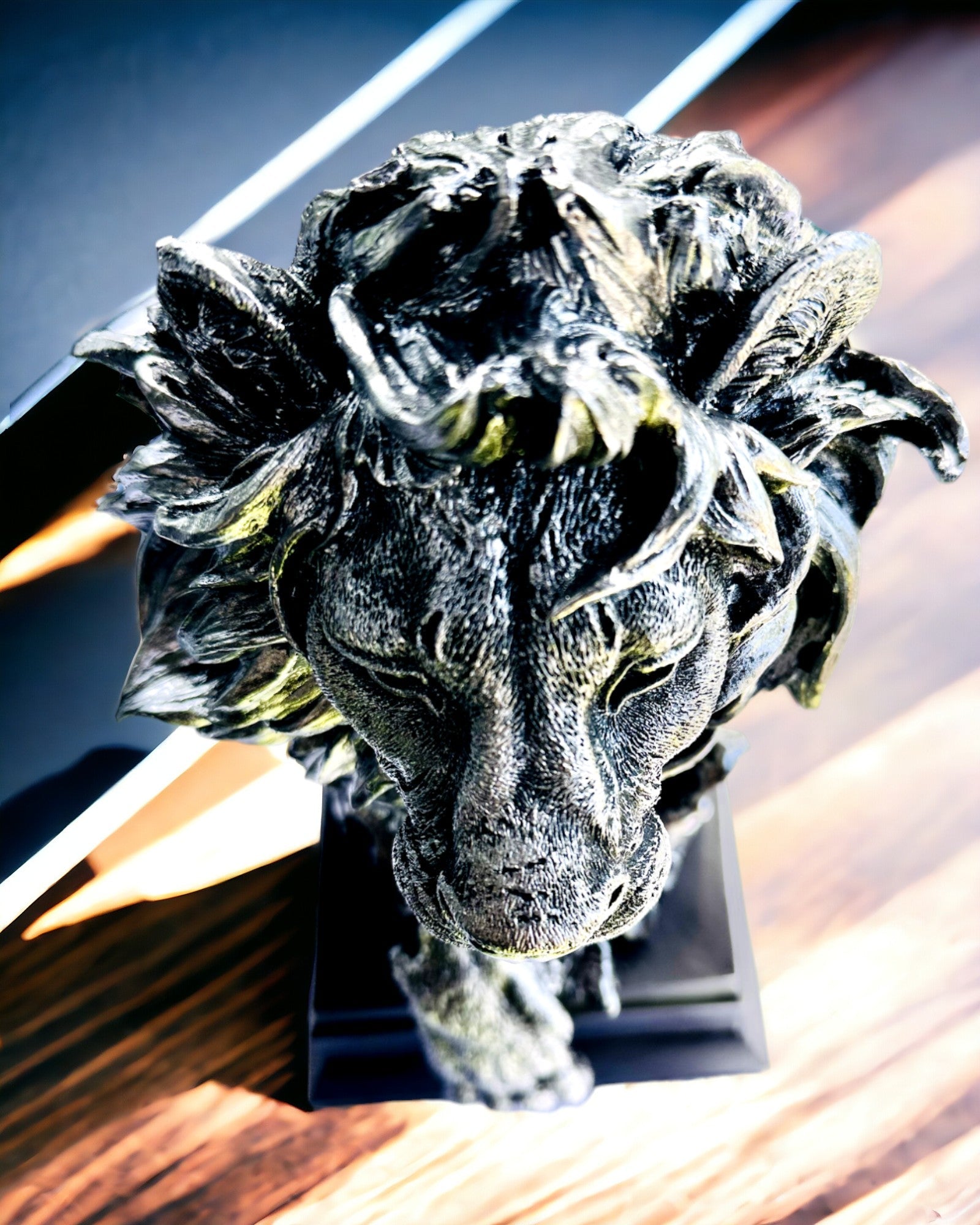 Re della Giungla Leone - Maestosa Statuetta di Leone - colore argento, possibilità di personalizzazione per regalo