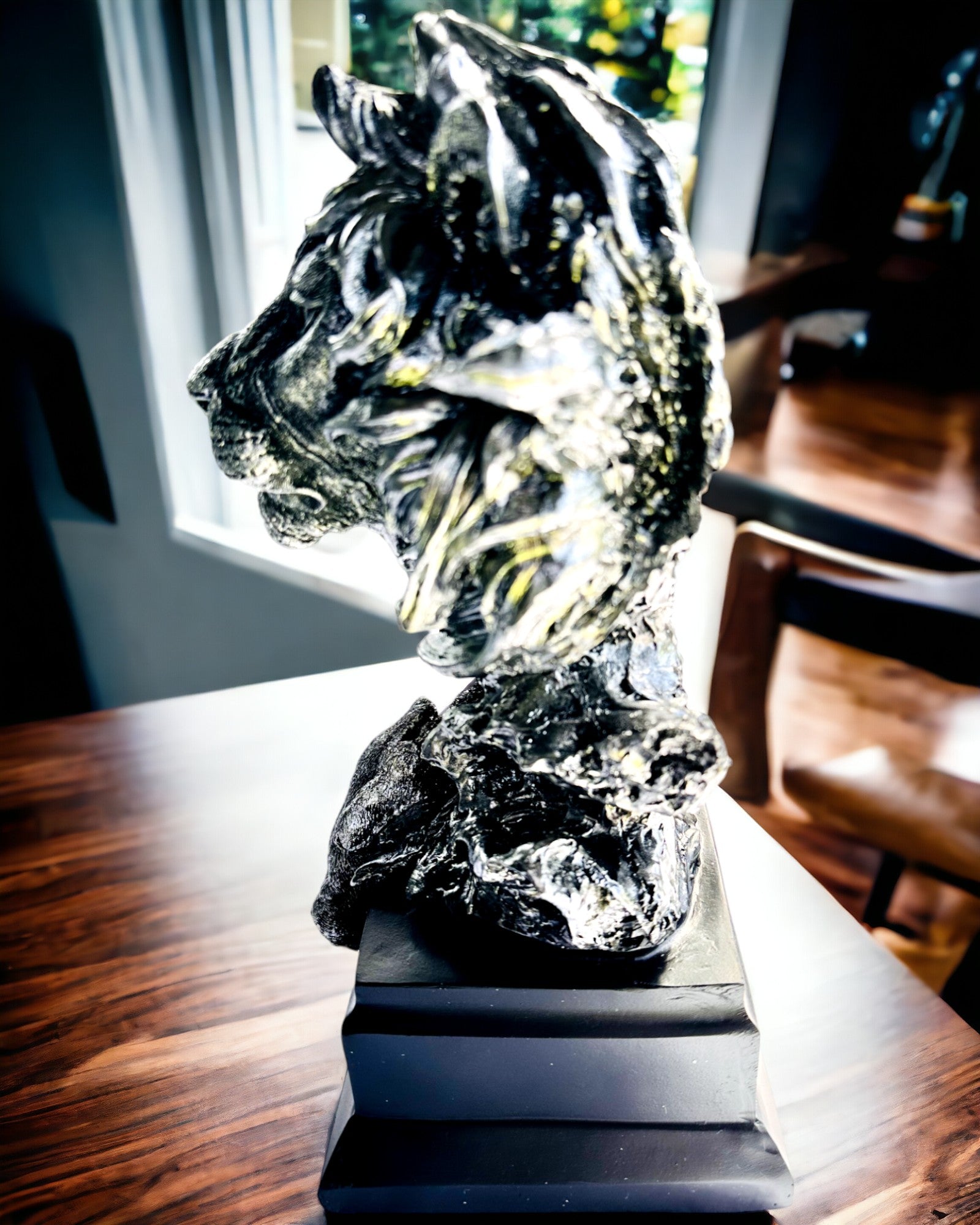Re della Giungla Leone - Maestosa Statuetta di Leone - colore argento, possibilità di personalizzazione per regalo
