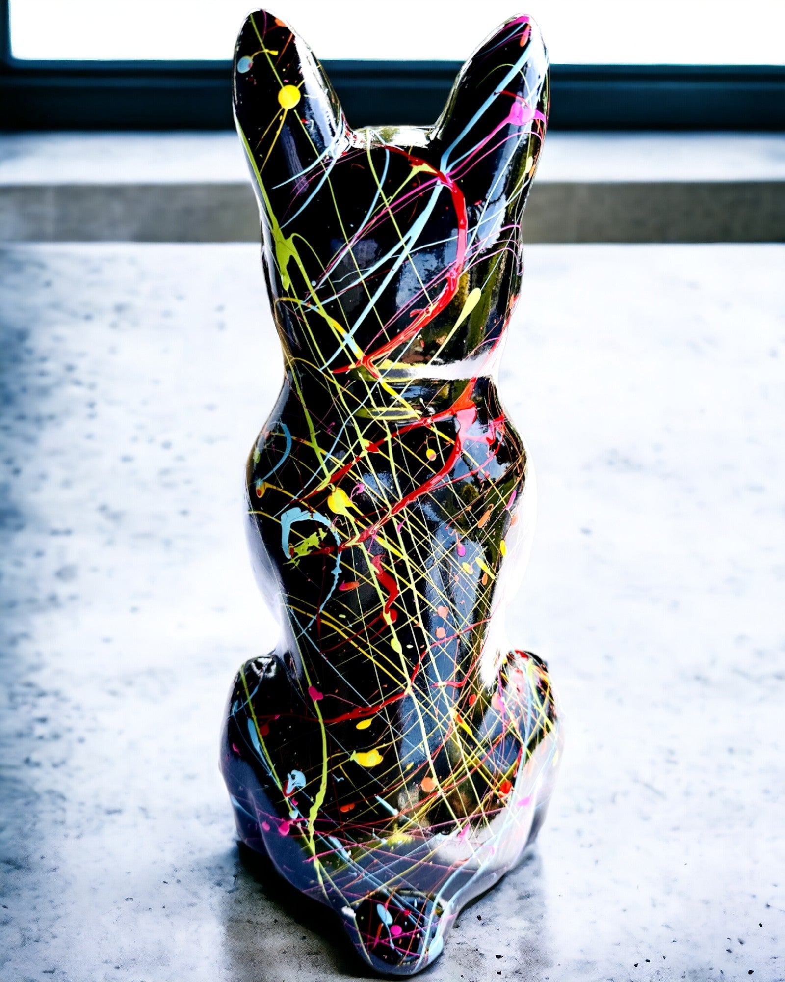 Kolorowy Psiak Artystyczny - Bulldog francese dipinto a mano, personalizzazione con incisione, ideale come regalo