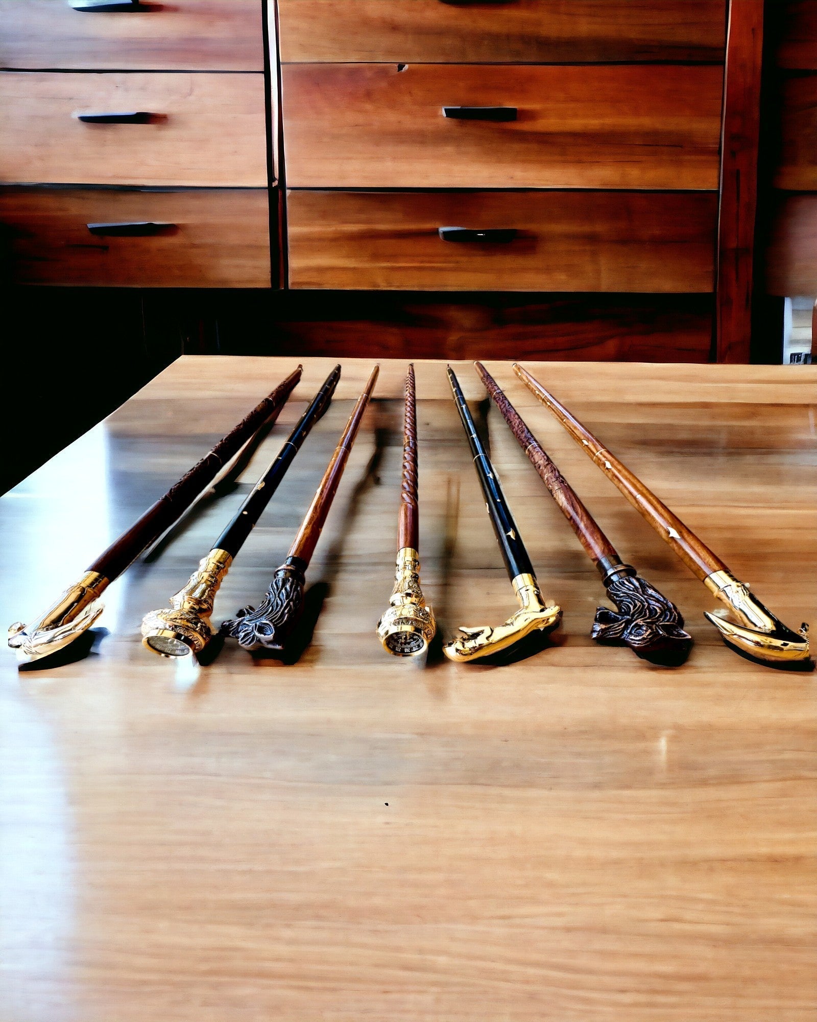 Kompasso Brown - Bastone da passeggio - Legno Intagliato a Mano - Edizione Esclusiva con Possibilità di Incisione