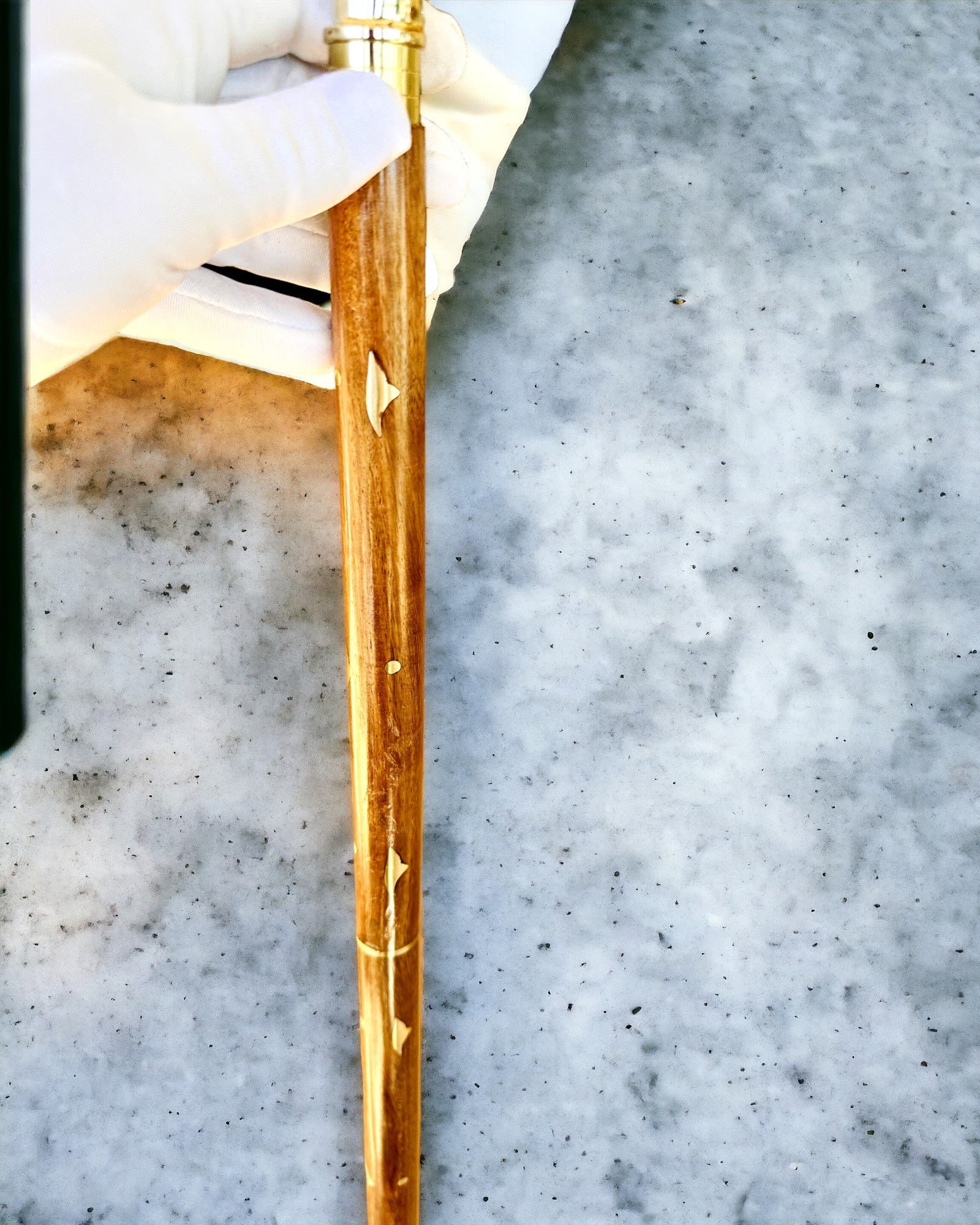 Bastone da Passeggio Intagliato a Mano, per camminare "Viandante Reale" in colore marrone con decorazioni dorate