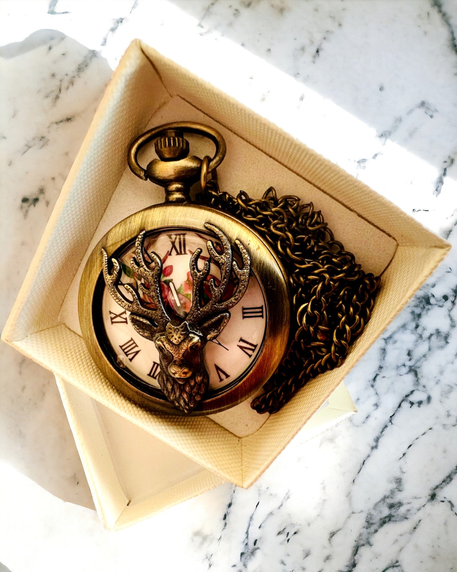 Orologio da tasca Guardiano della Foresta - Elegante orologio con motivo di cervo, possibilità di personalizzazione con incisione