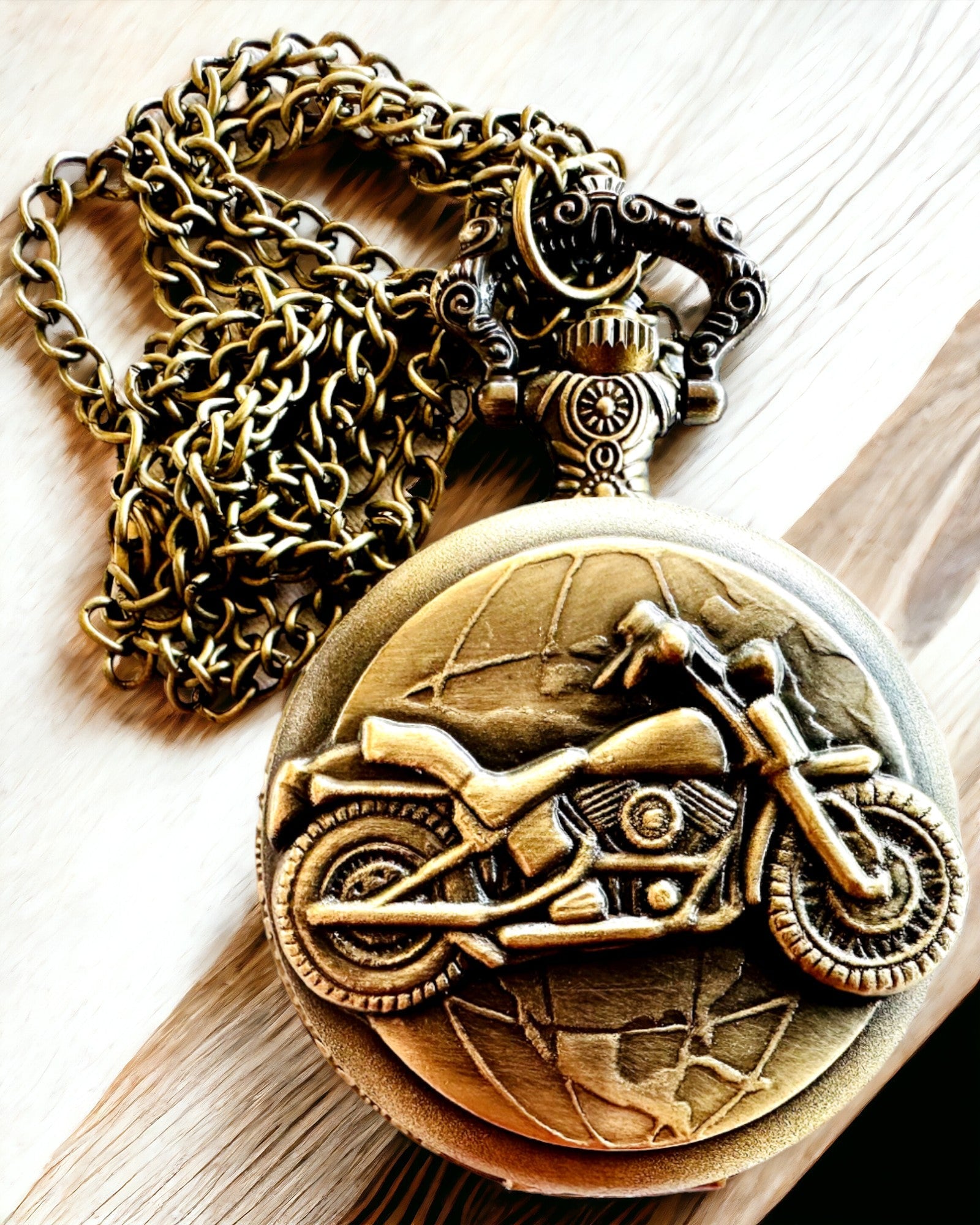 Orologio da Tasca "Motociclista Elegante" – Incisione