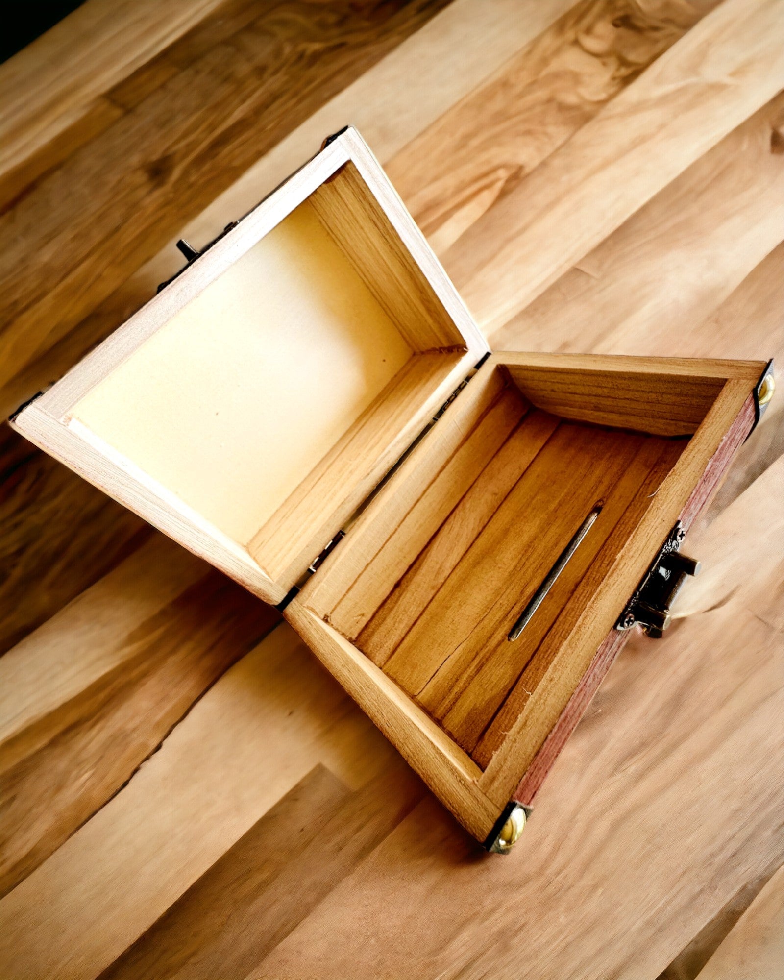 Magiczna Skrzynia Skarbów - Skarbonka, personalizzazione con incisione