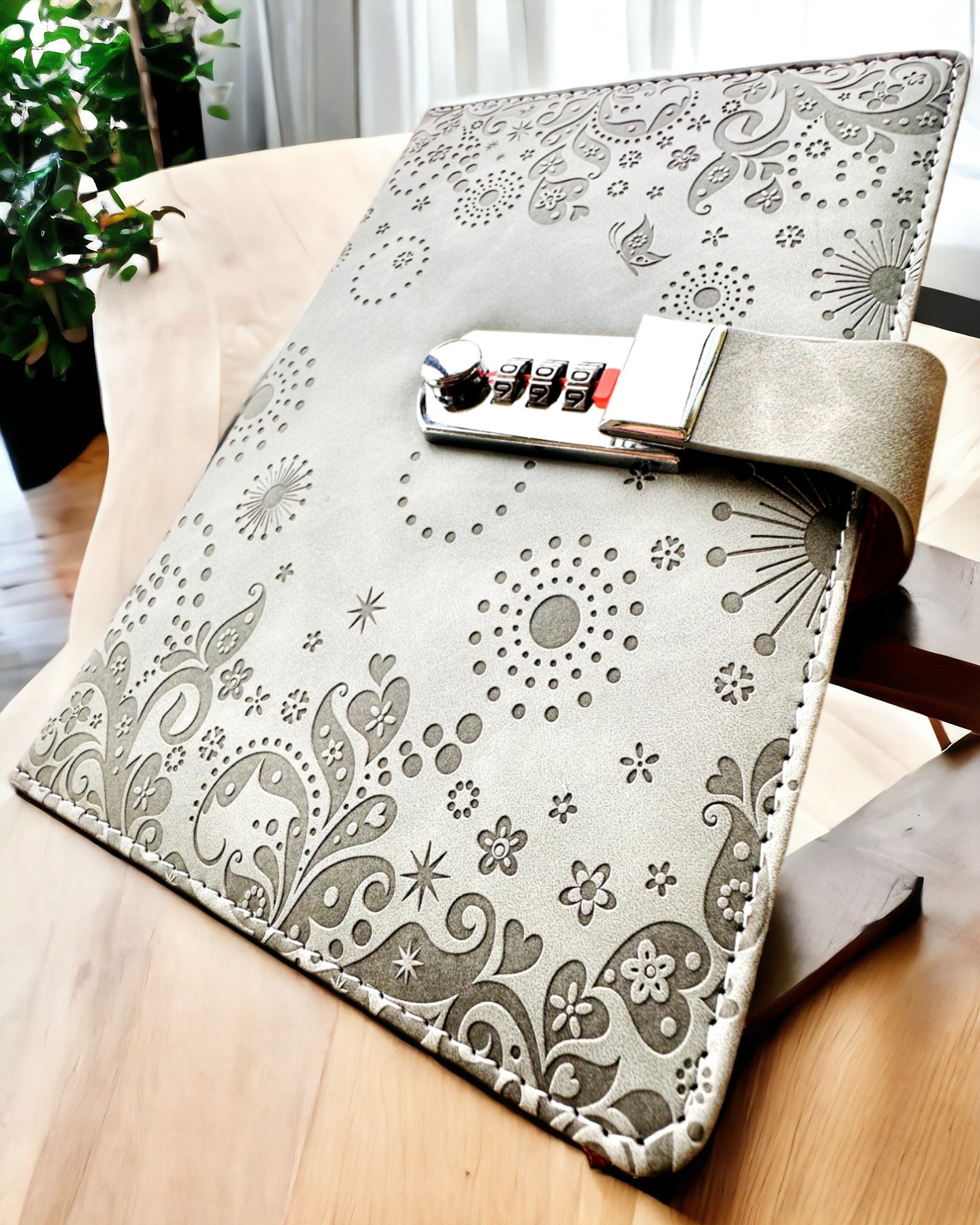 Taccuino Esclusivo, pelle PU, A5 con Serratura a Combinazione - "Secret Journal", personalizzazione con incisione