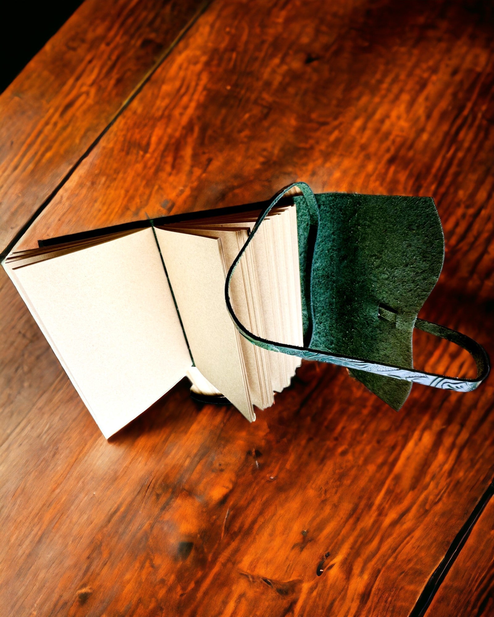 Taccuino Premium in Pelle "Eleganza della Natura" - 200 pagine, 120g, notes, album da disegno, 2 colori a scelta, personalizzazione con incisione