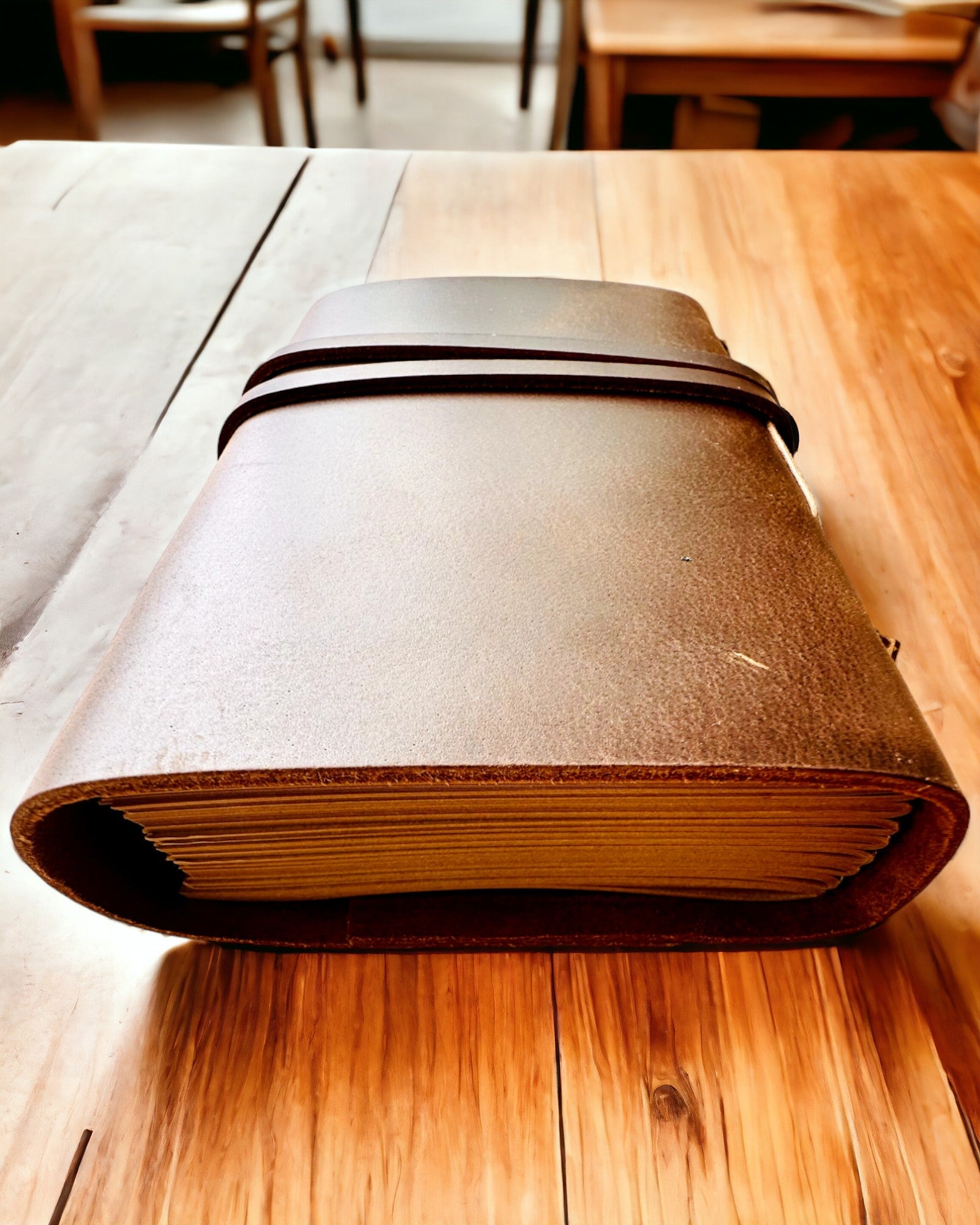 Taccuino Premium "RetroNotes" – Elegante taccuino in Vera Pelle - 200 pagine, 120g, taccuino, album da disegno, colore marrone, personalizzazione con incisione