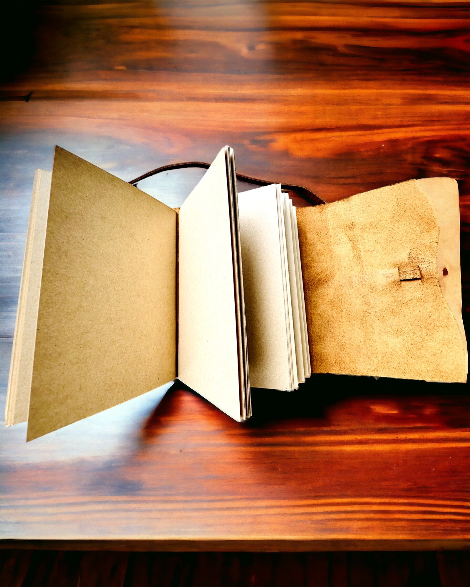 Taccuino Premium "RetroNotes" – Elegante taccuino in Vera Pelle - 200 pagine, 120g, taccuino, album da disegno, colore marrone, personalizzazione con incisione