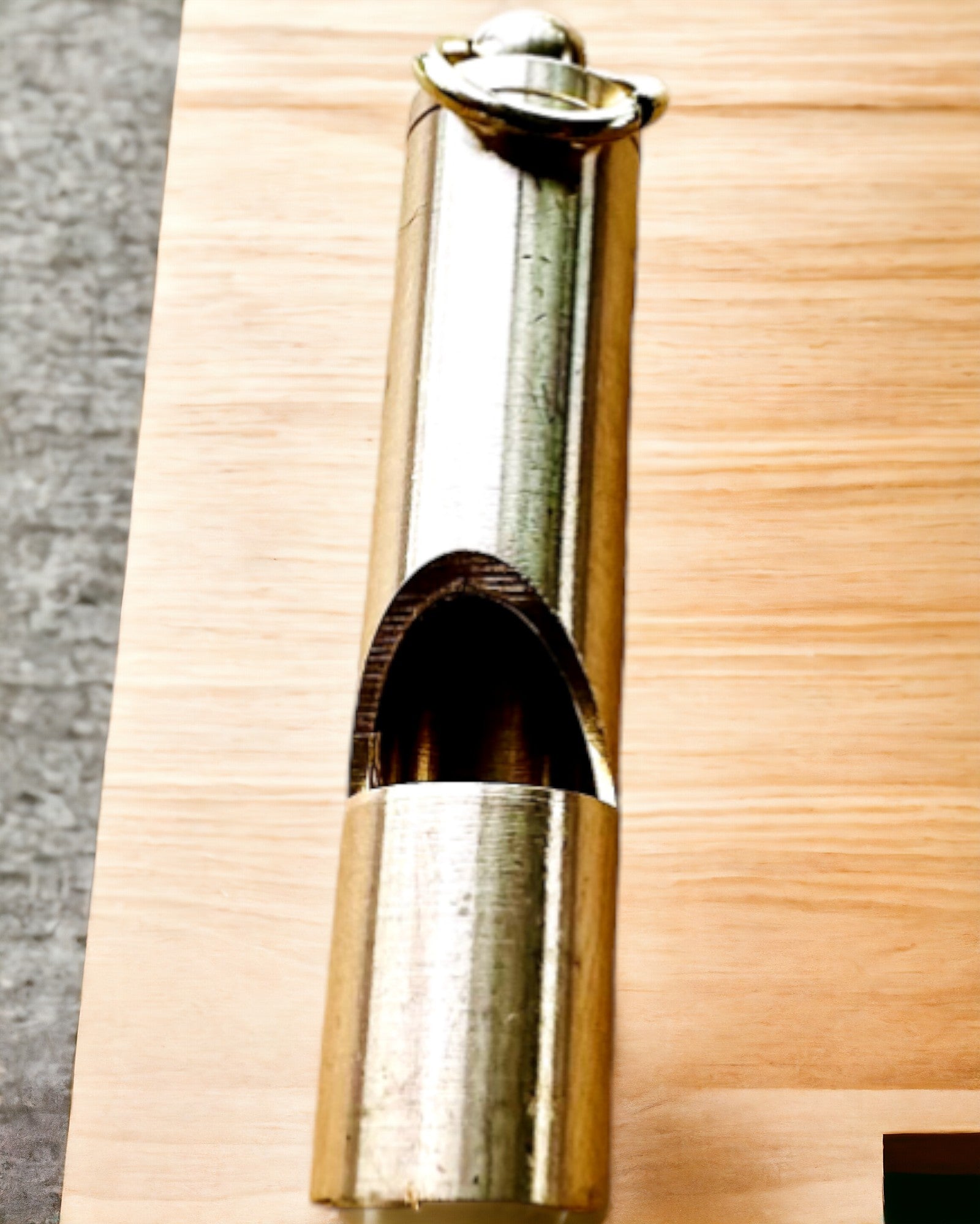 "Eleganckie Gwizdki - 4 Warianty gwizdka, gwizdek do wyboru, z możliwością grawerowania" in Italian is: "Fischietti Eleganti - 4 Varianti di fischietto, fischietto a scelta, con possibilità di incisione"