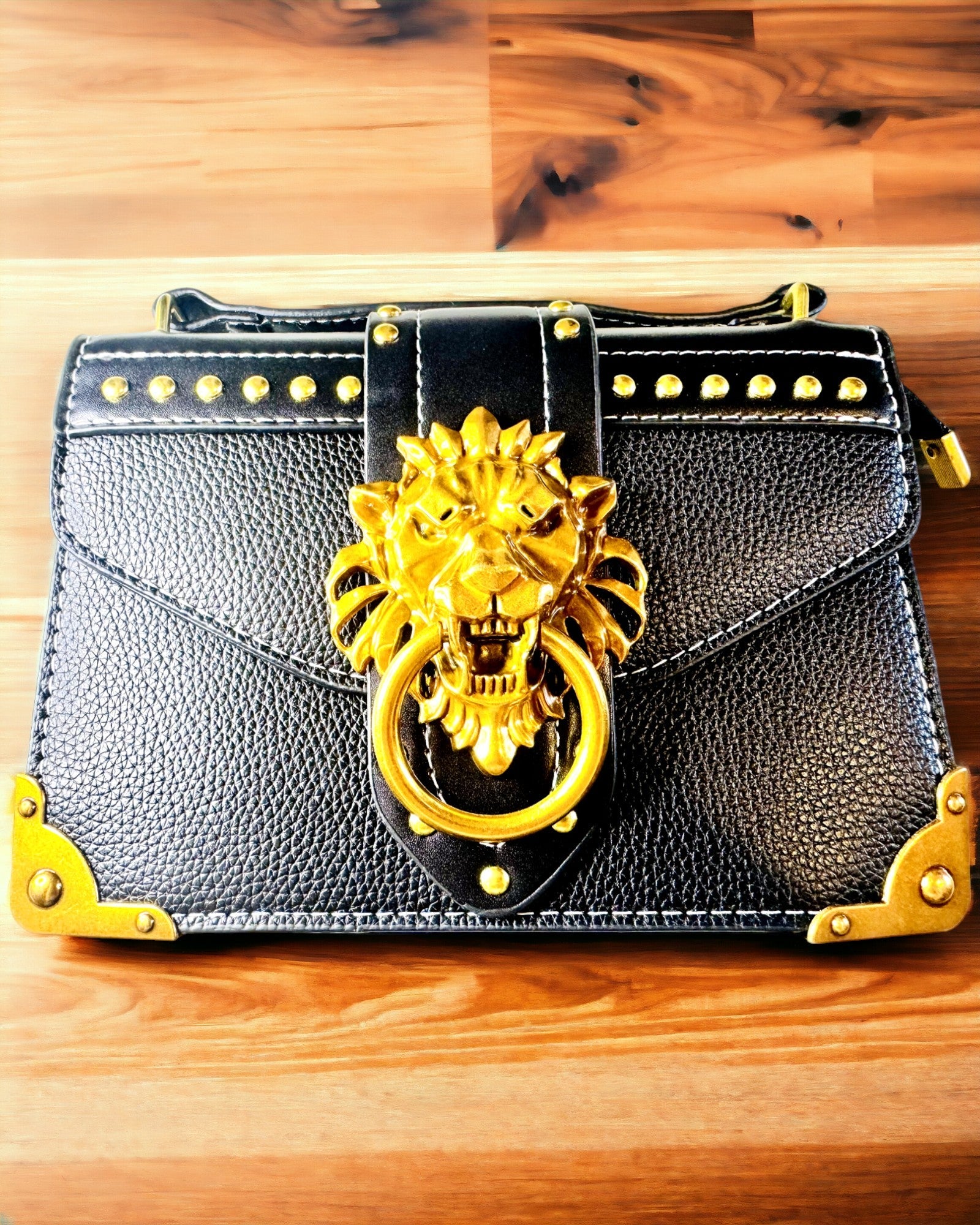 Borsa a Tracolla Quadrata alla Moda con Accento Leone - colore nero