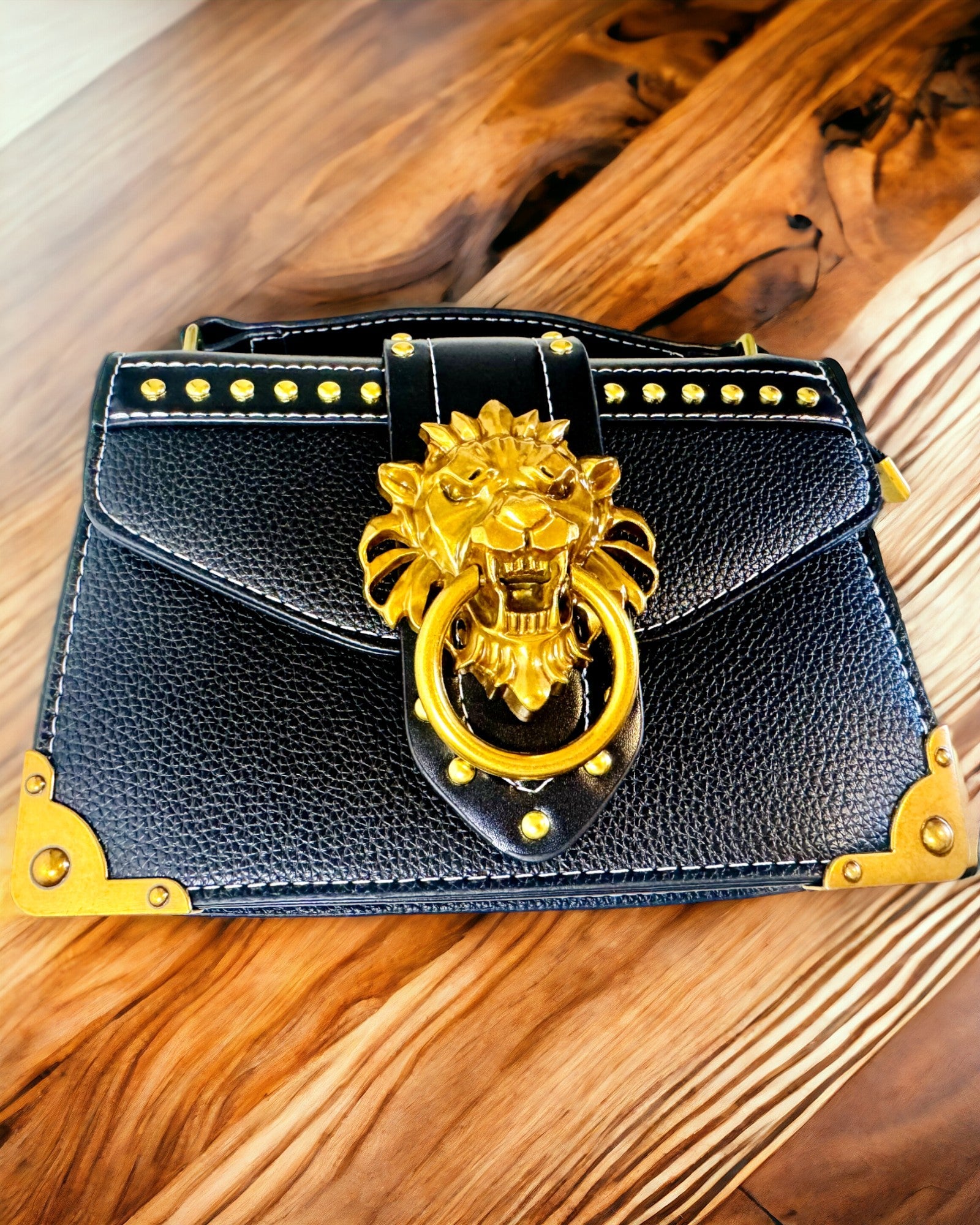 Borsa a Tracolla Quadrata alla Moda con Accento Leone - colore nero