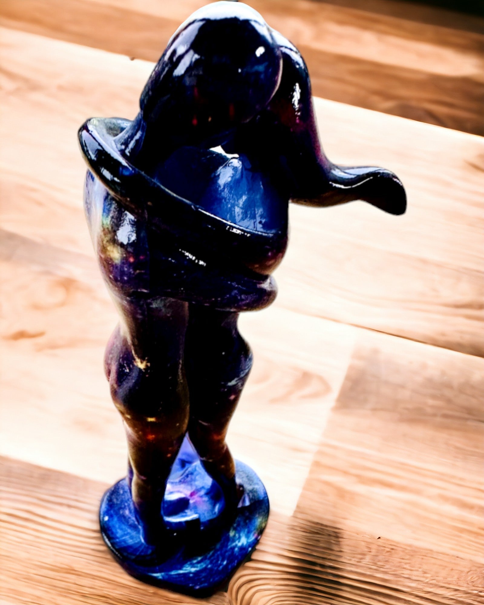 Abbraccio Cosmico - Statuetta in Resina con Opzione di Incisione