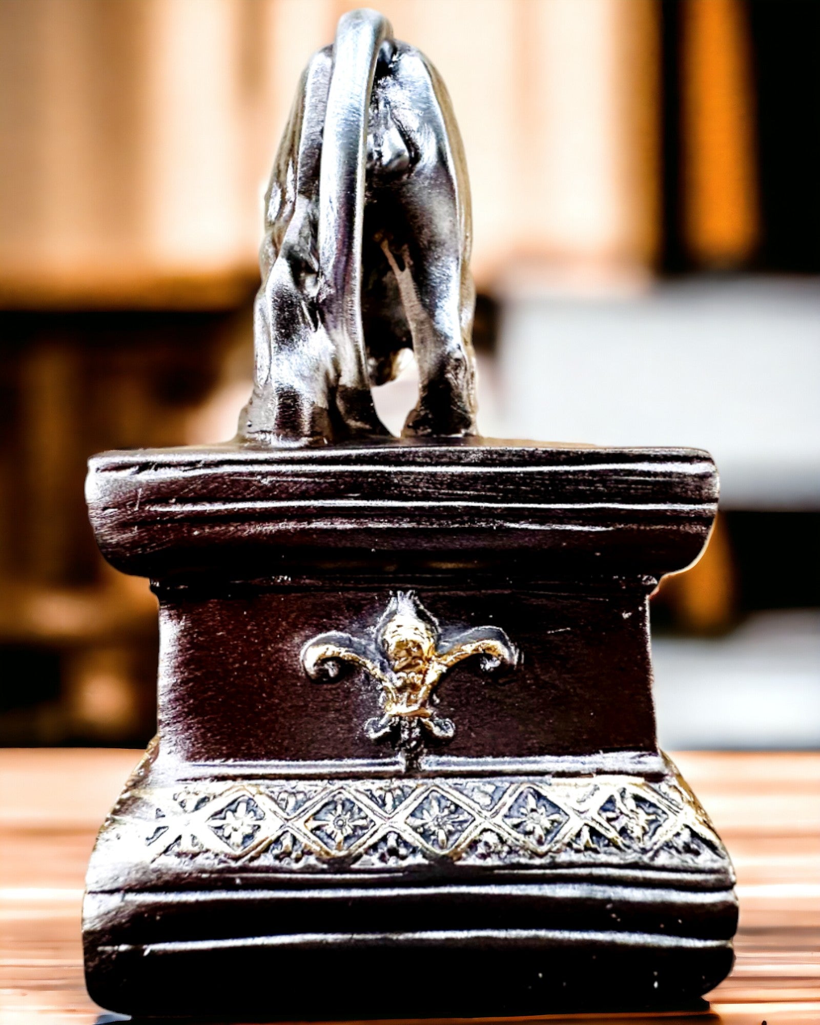 Lwi Strażnik – Statuetta con Possibilità di Incisione