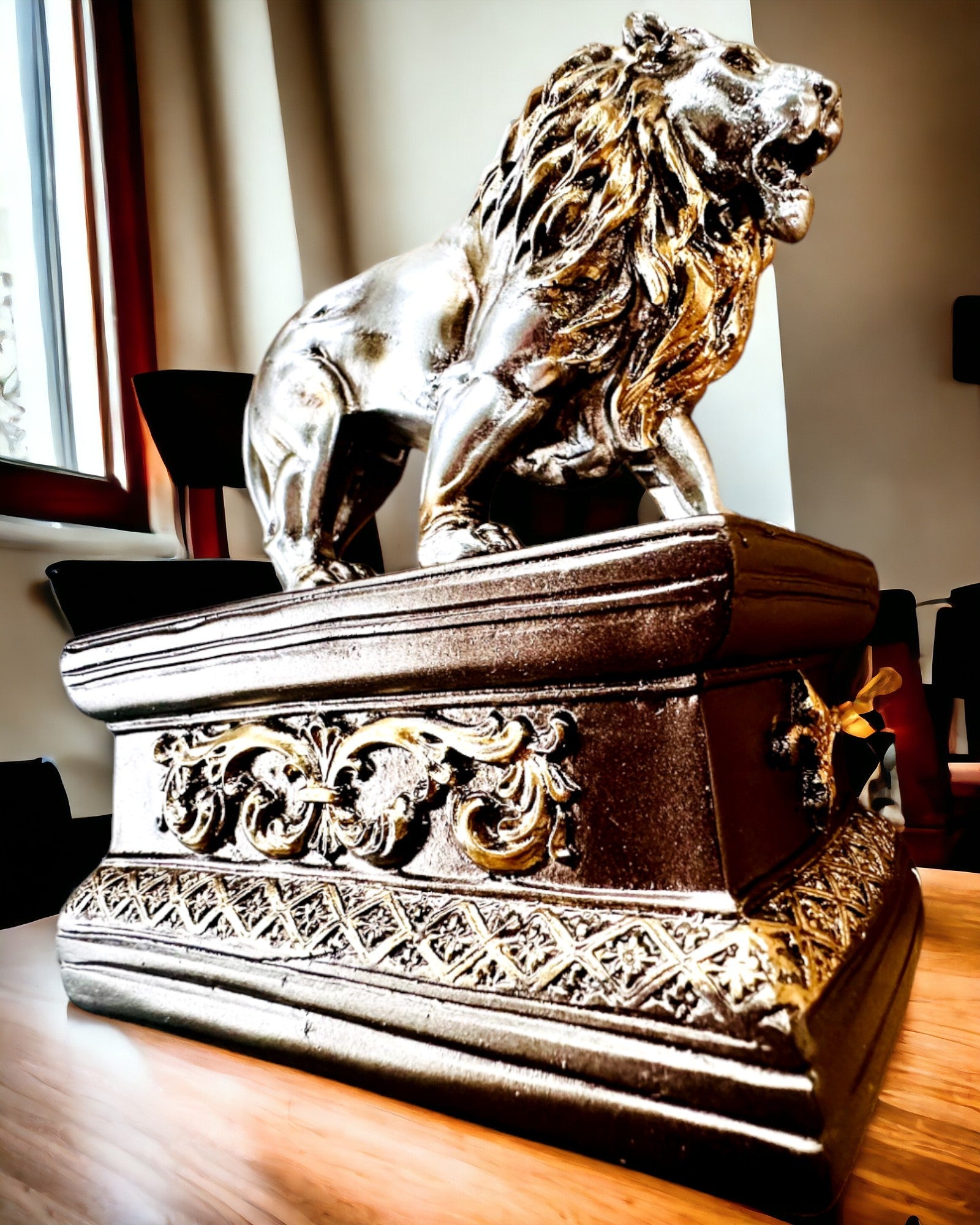 Lwi Strażnik – Statuetta con Possibilità di Incisione