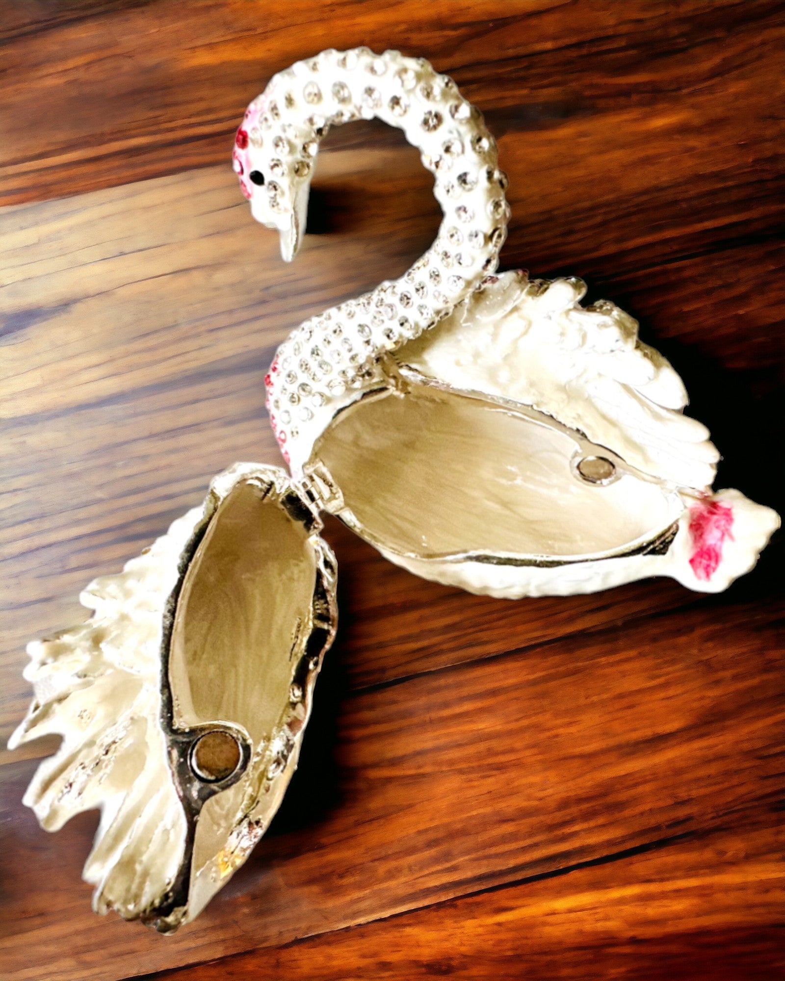 Elegante Scrigno "Gioiello del Cigno" - personalizzazione con incisione