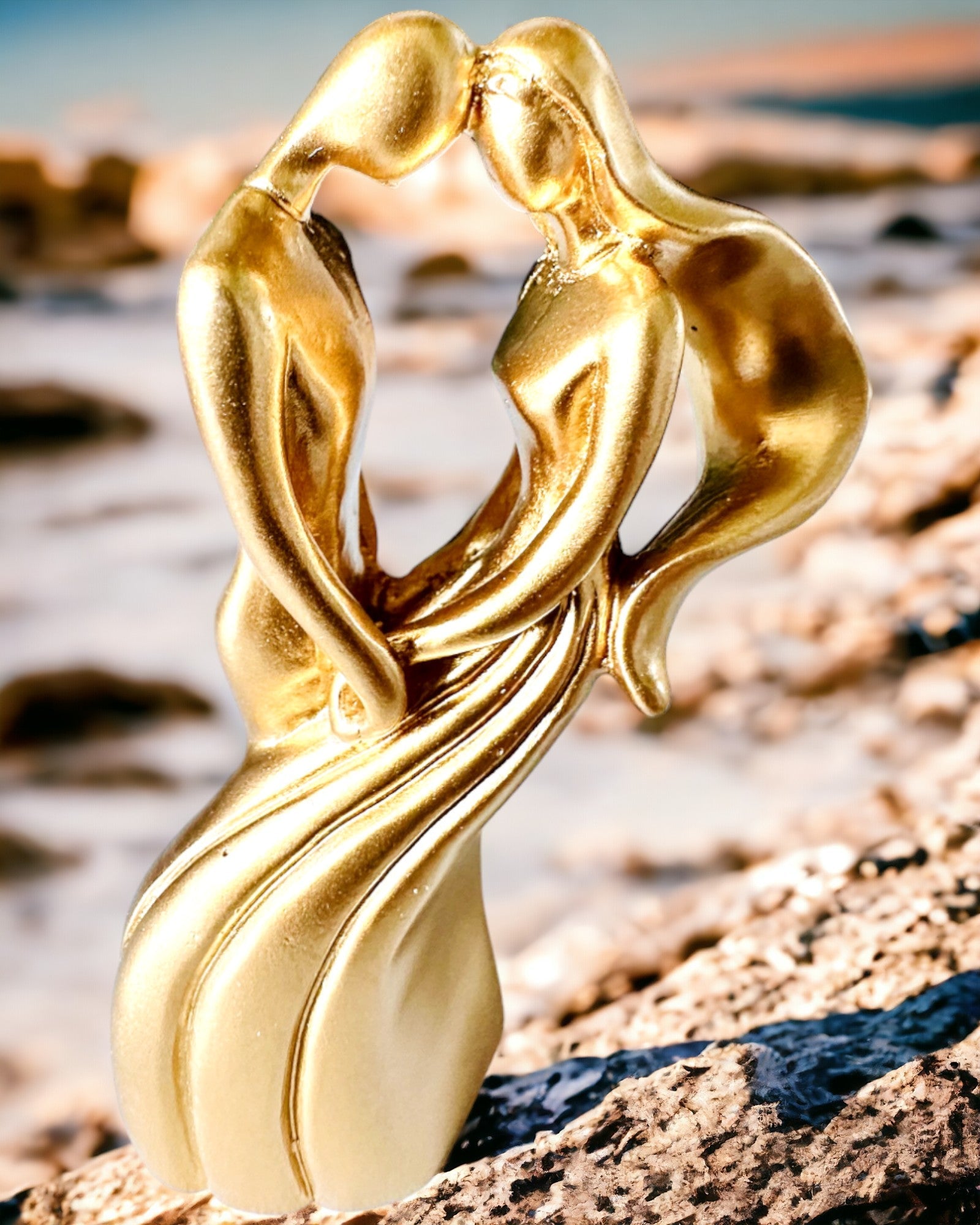 Scultura dell'Amore - "Passione Eterna" - Piccola Statua Decorativa di colore oro con Opzione di Incisione