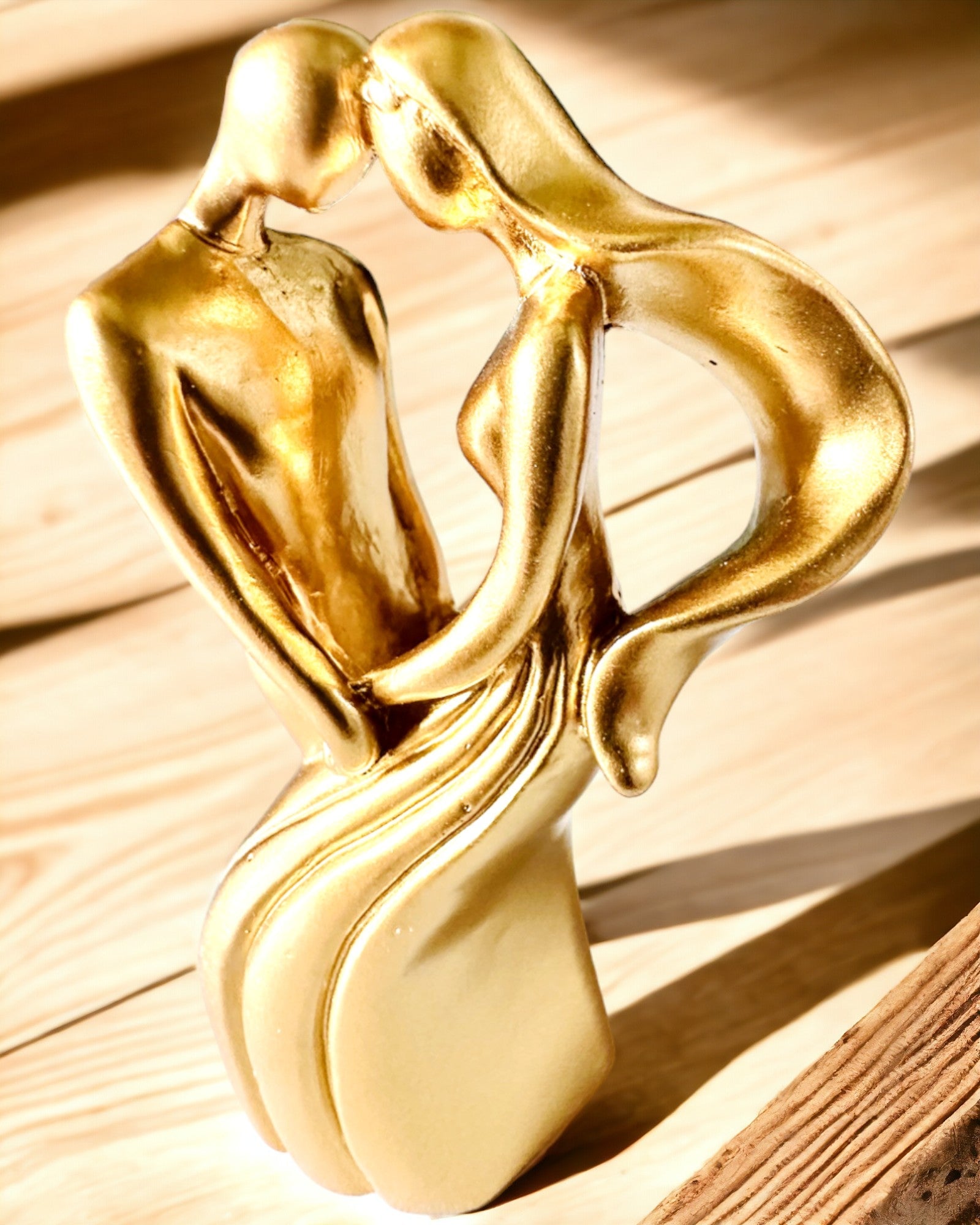 Scultura dell'Amore - "Passione Eterna" - Piccola Statua Decorativa di colore oro con Opzione di Incisione