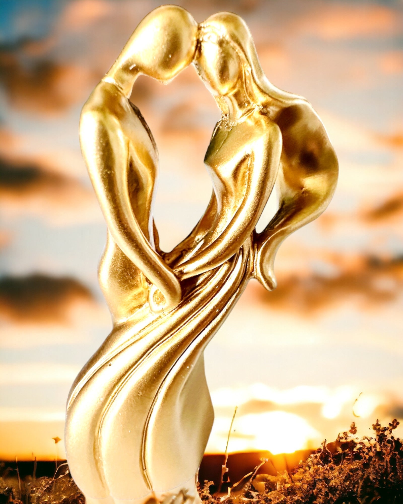 Scultura dell'Amore - "Passione Eterna" - Piccola Statua Decorativa di colore oro con Opzione di Incisione