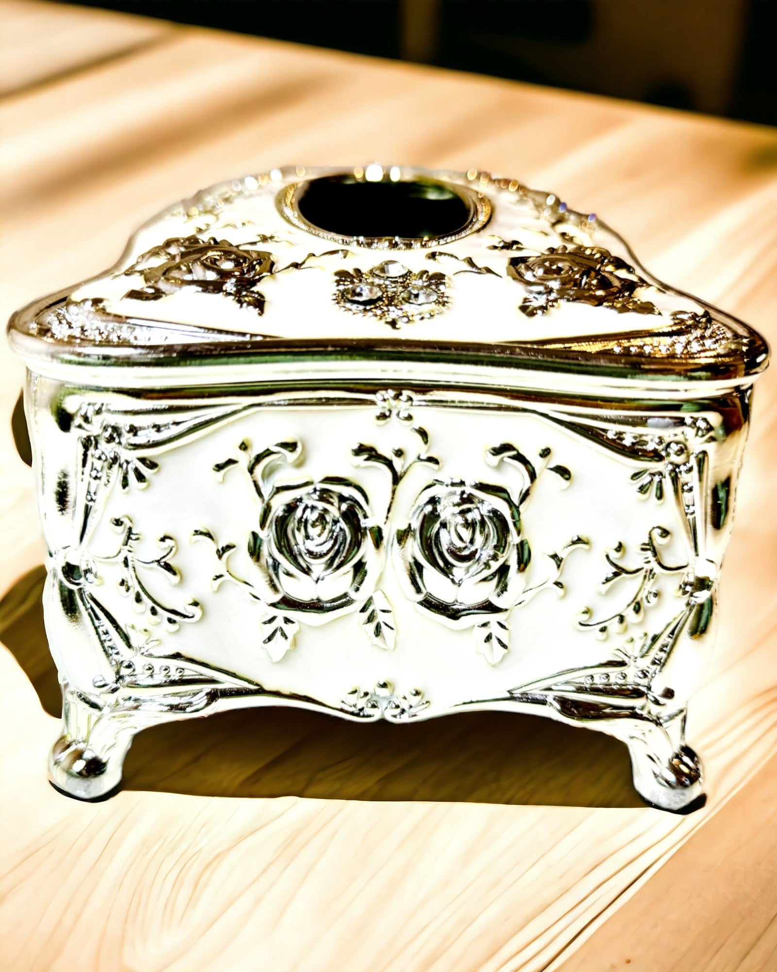 Scatola per Fazzoletti con Motivo a Rilievo di Rosa - Elegante Accessorio per Interni, bianco