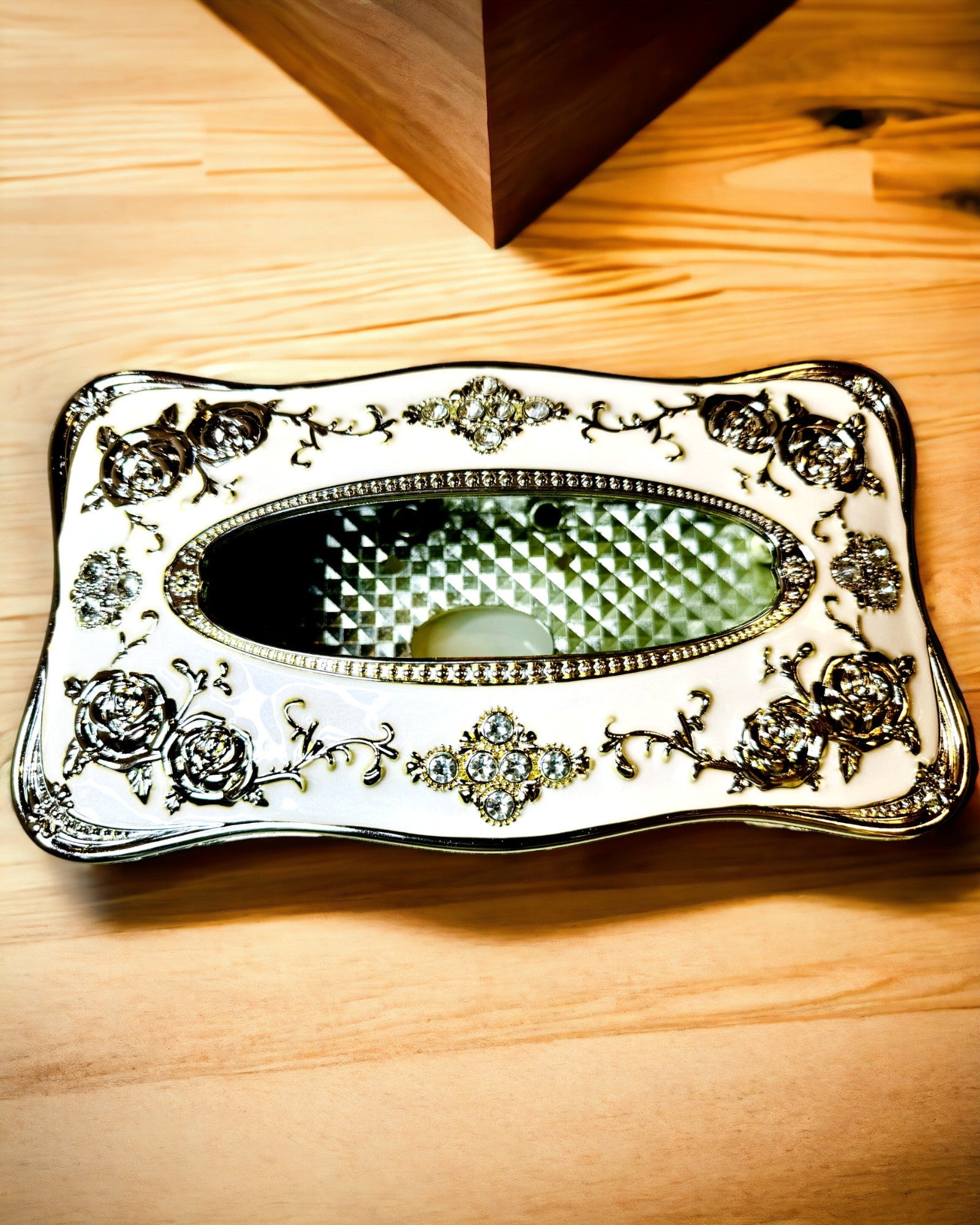 Scatola per Fazzoletti con Motivo a Rilievo di Rosa - Elegante Accessorio per Interni, bianco