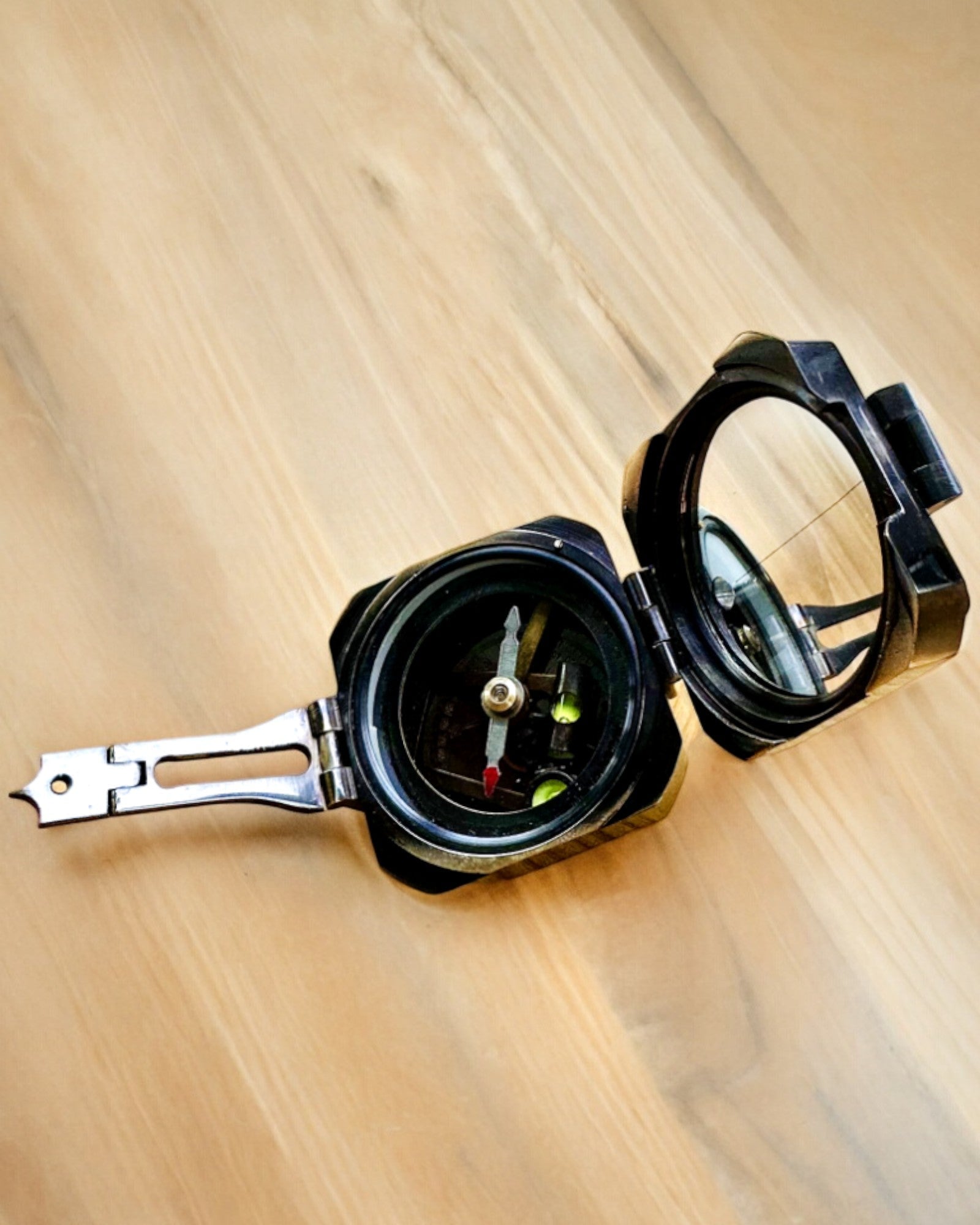 Bussola solida e premium da Capitano "Navigator" - con opzione di personalizzazione tramite incisione