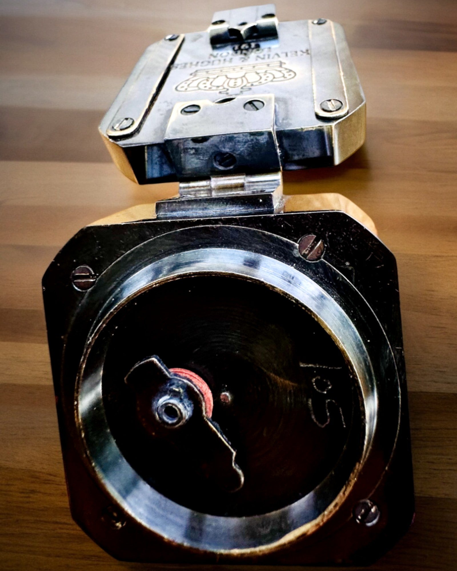 Bussola solida e premium da Capitano "Navigator" - con opzione di personalizzazione tramite incisione