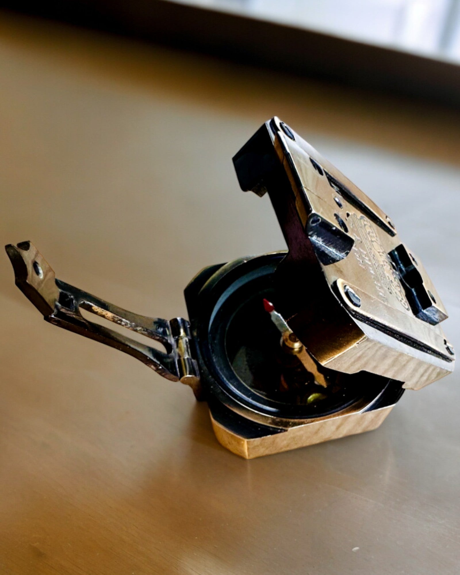 Bussola solida e premium da Capitano "Navigator" - con opzione di personalizzazione tramite incisione