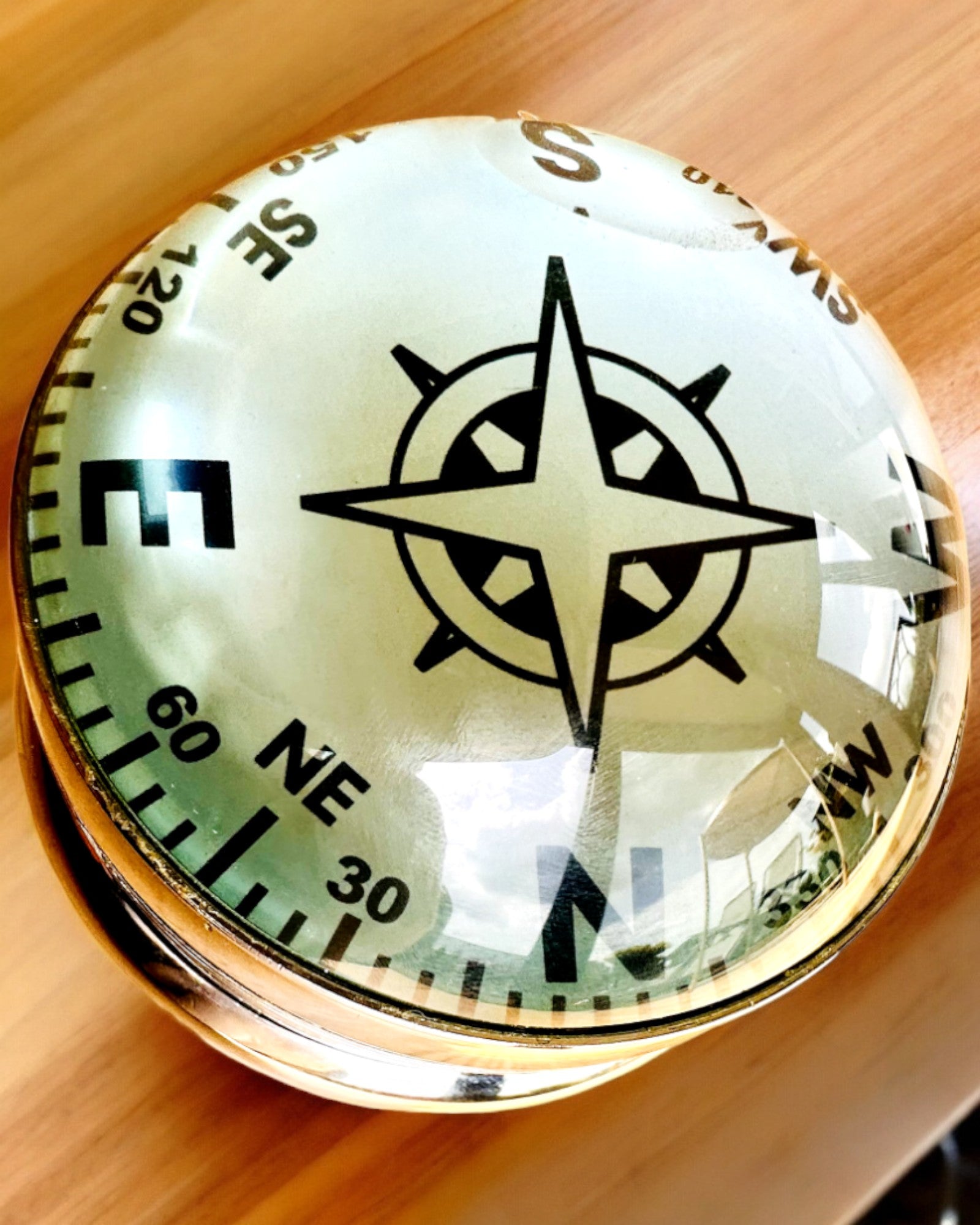 Bailey Compass Clock - Elegante Orologio con motivo Bussola con Possibilità di Incisione