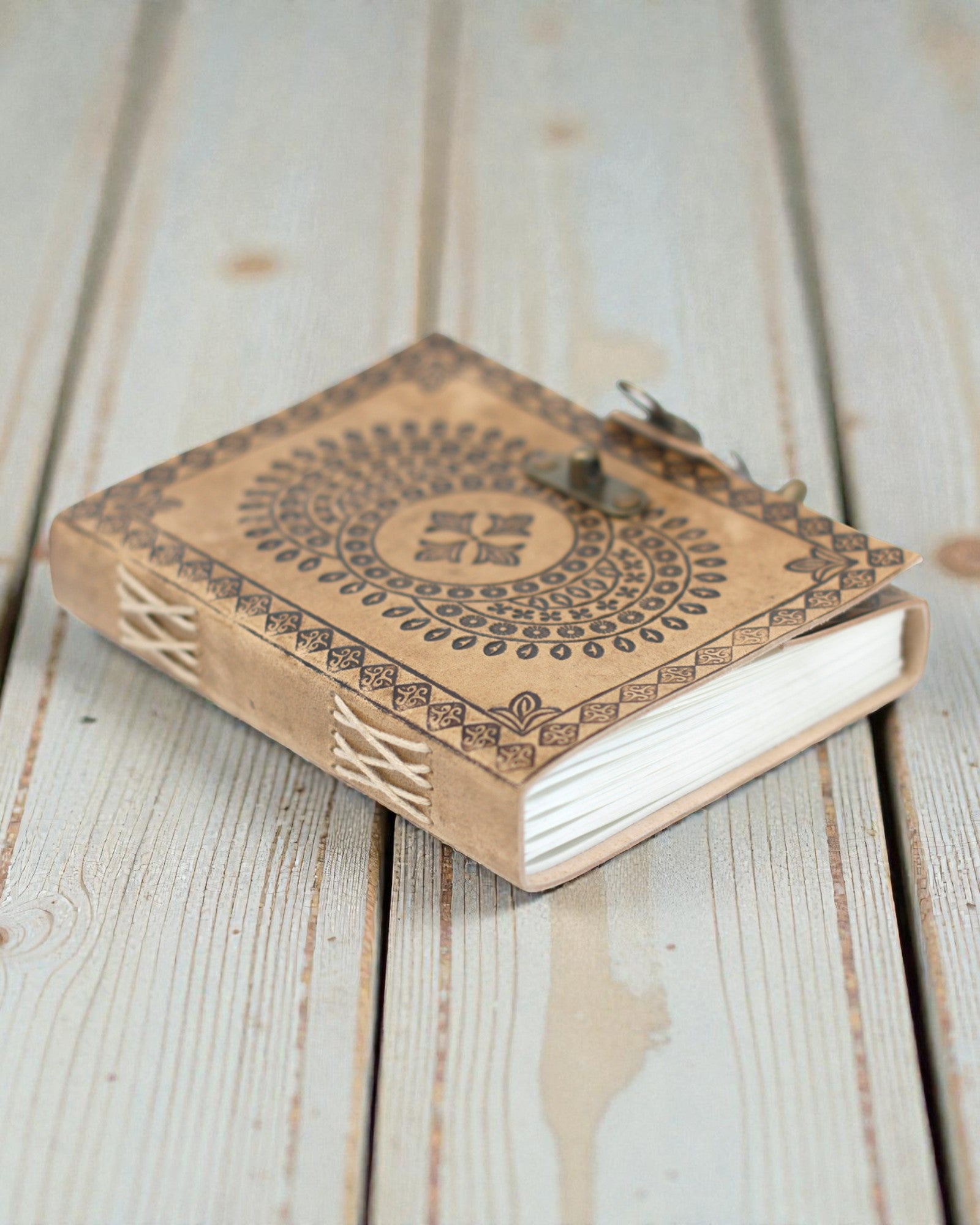 Mandala Armonia – Taccuino in pelle con mandala impressa a rilievo