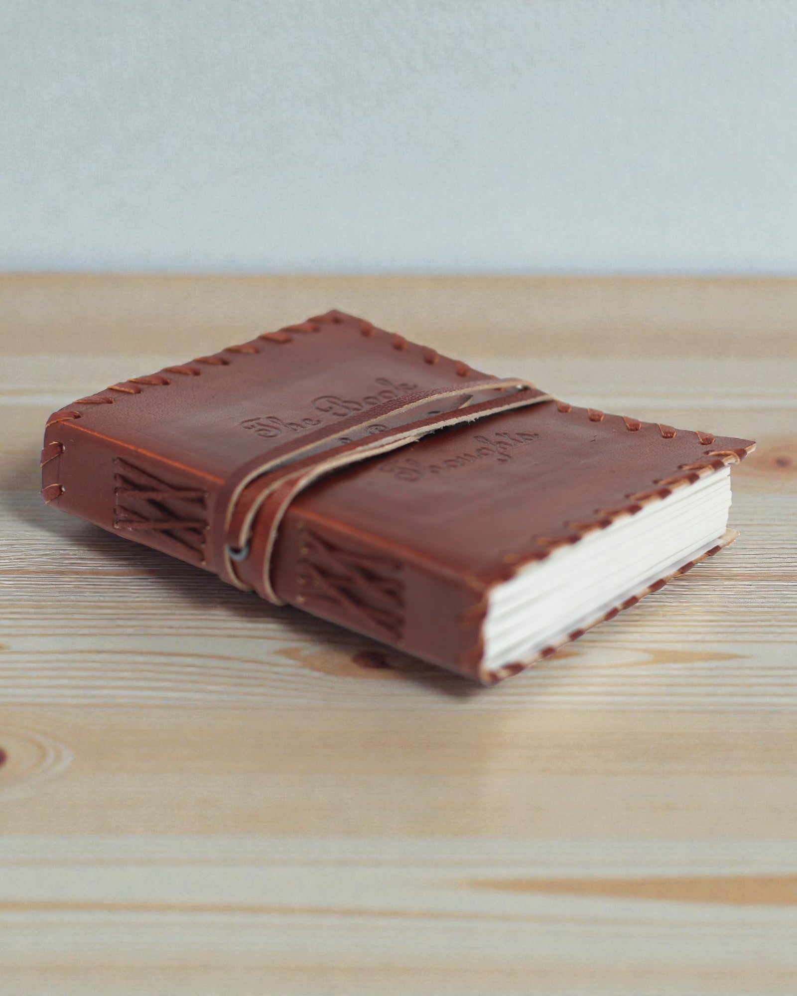 Liber Mentis – Taccuino in pelle, Libro dei pensieri con cinturino avvolgente