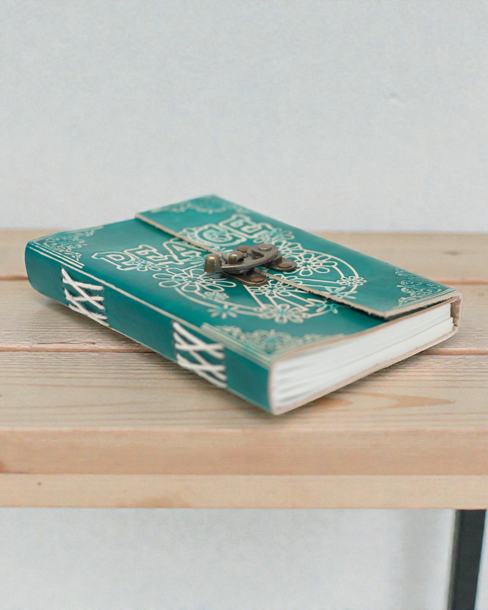 Taccuino in pelle turchese „Pace” con cerniera – armonia e tranquillità (18 x 13 cm)