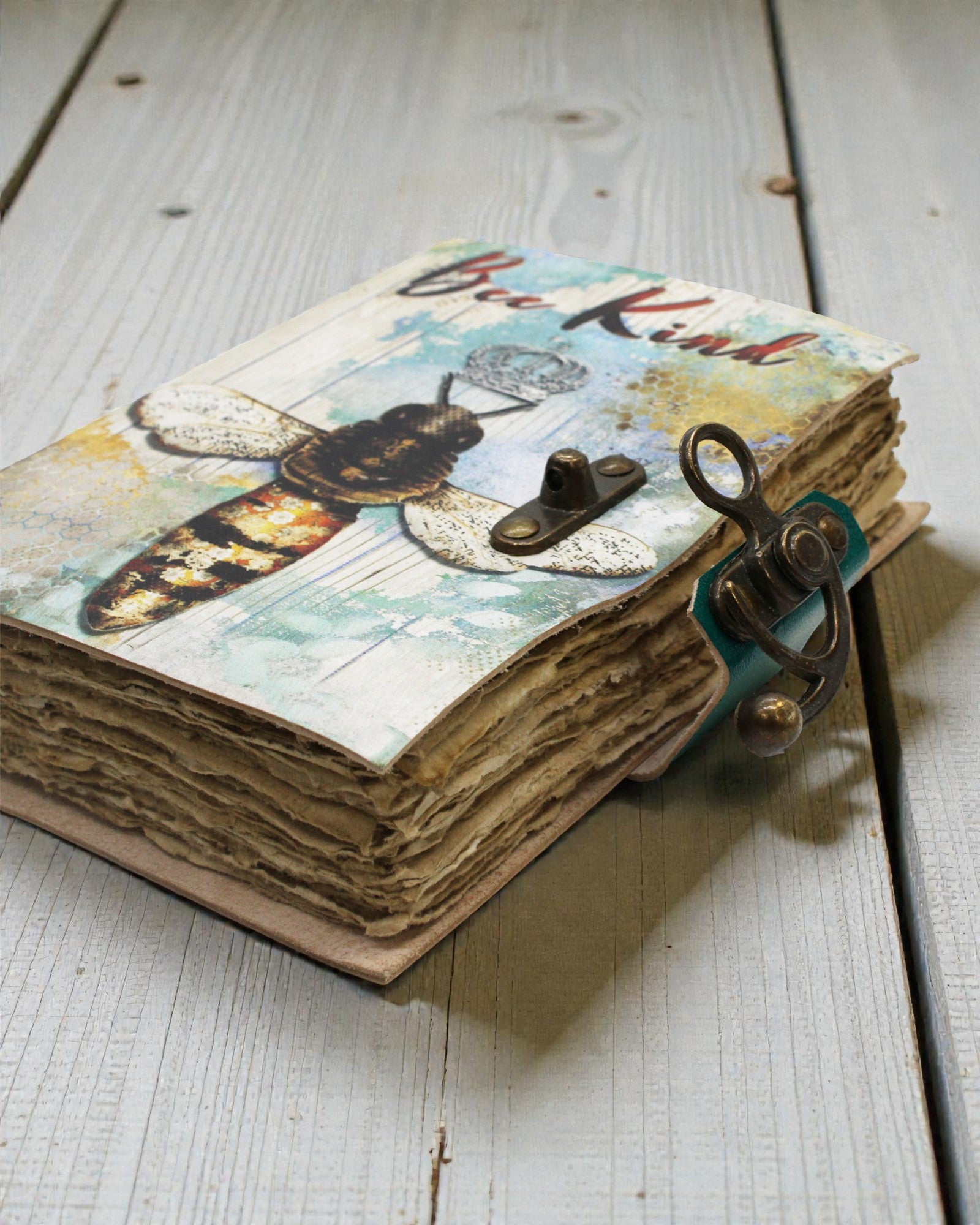 Apis Artis – Taccuino in pelle “Sii gentile” con pagine dall’aspetto invecchiato