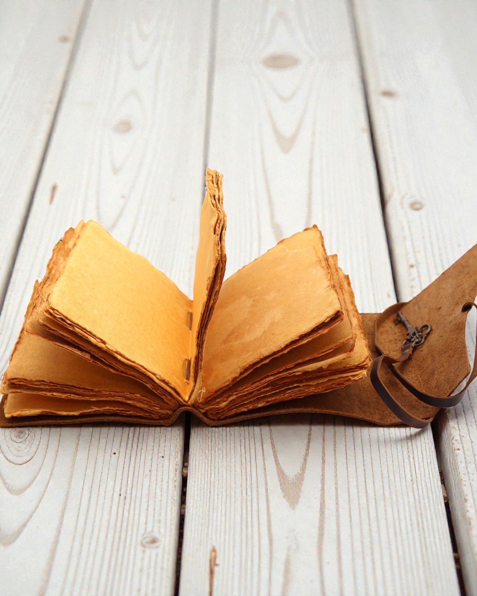 Taccuino in pelle oliata con chiave dei segreti – diario in stile d’epoca 13 × 18 cm