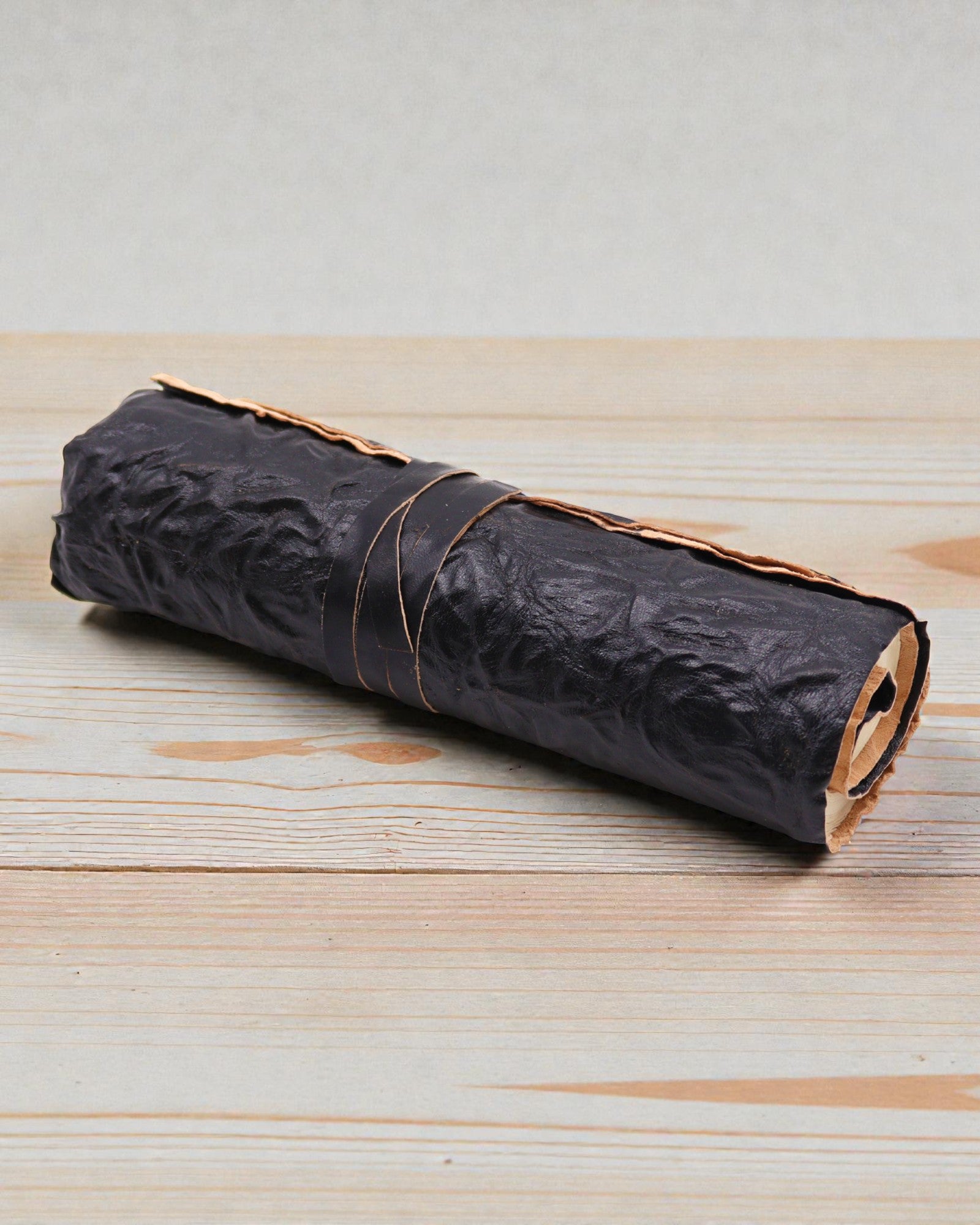 Taccuino da viaggio arrotolato in pelle - 96 pagine - Nero 21x15cm