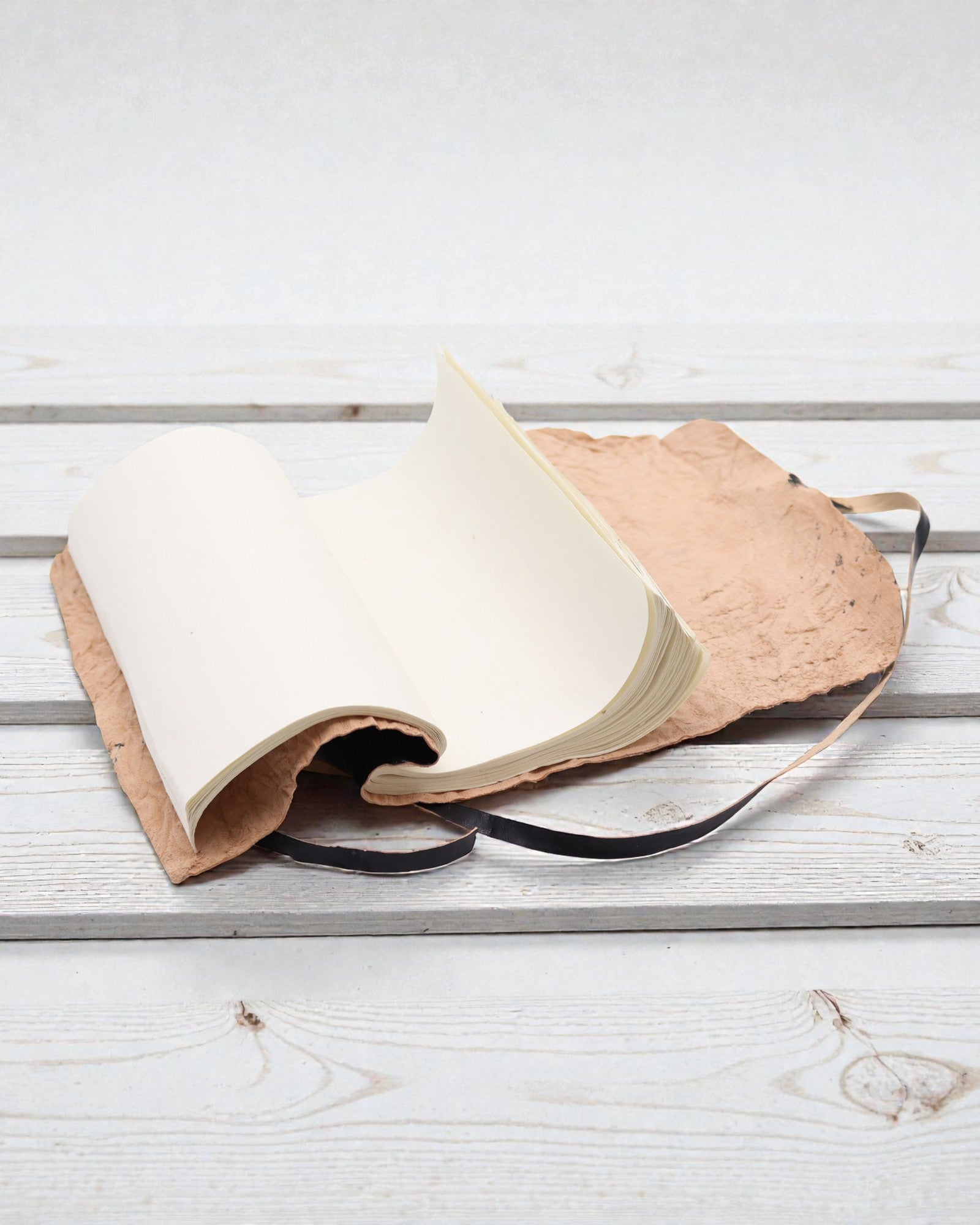 Taccuino da viaggio arrotolato in pelle - 96 pagine - Nero 21x15cm