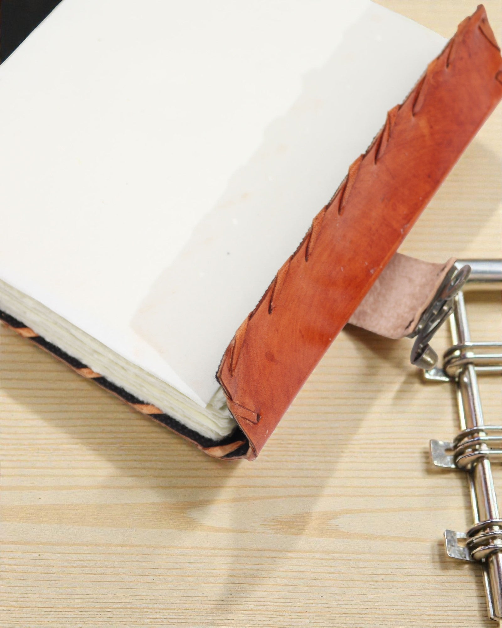 Solarius Guardia – Taccuino in pelle dell’Occhio del Malocchio con cuciture a mano