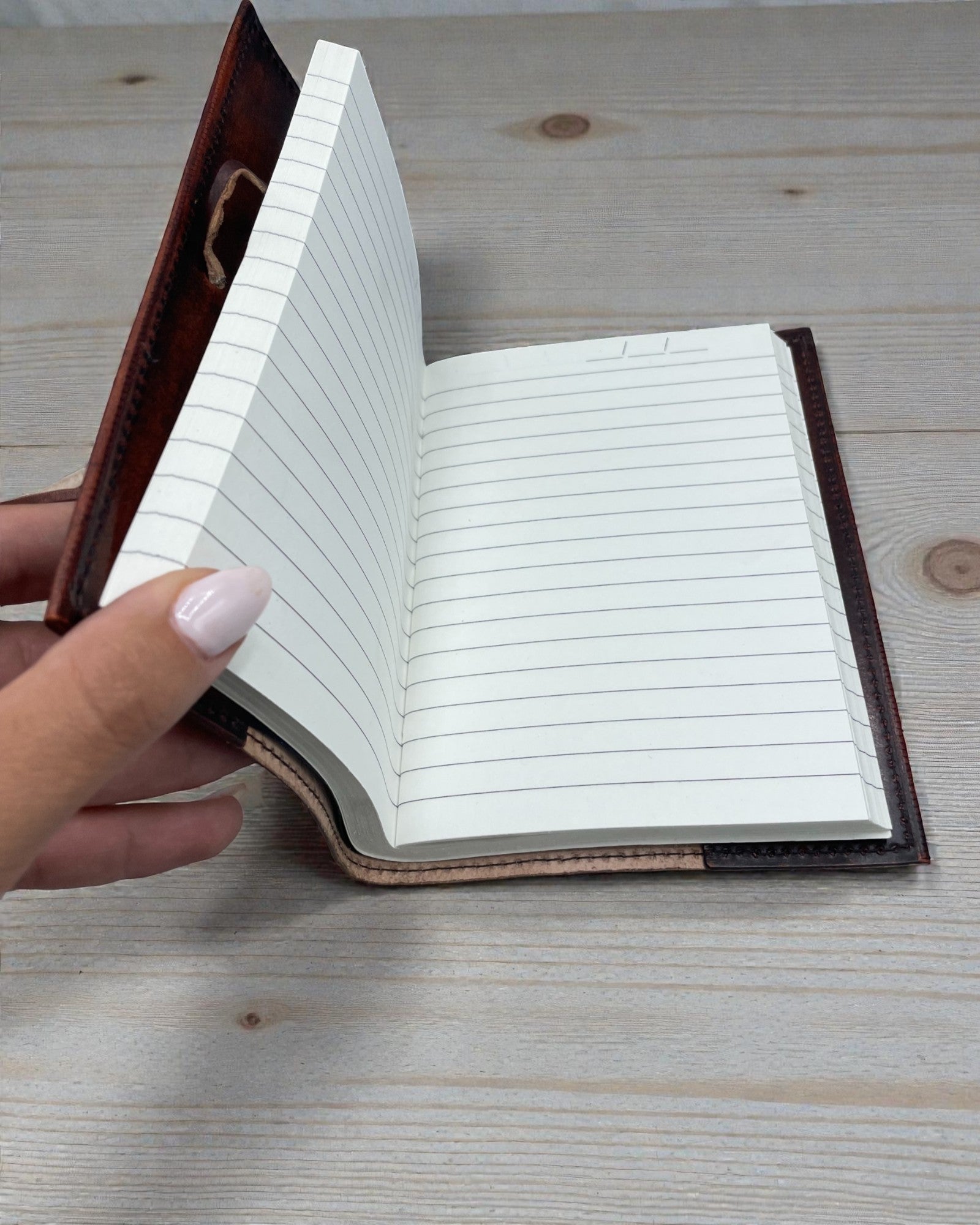 Vita Arboris – Piccolo taccuino in pelle Albero della Vita con pietra verde