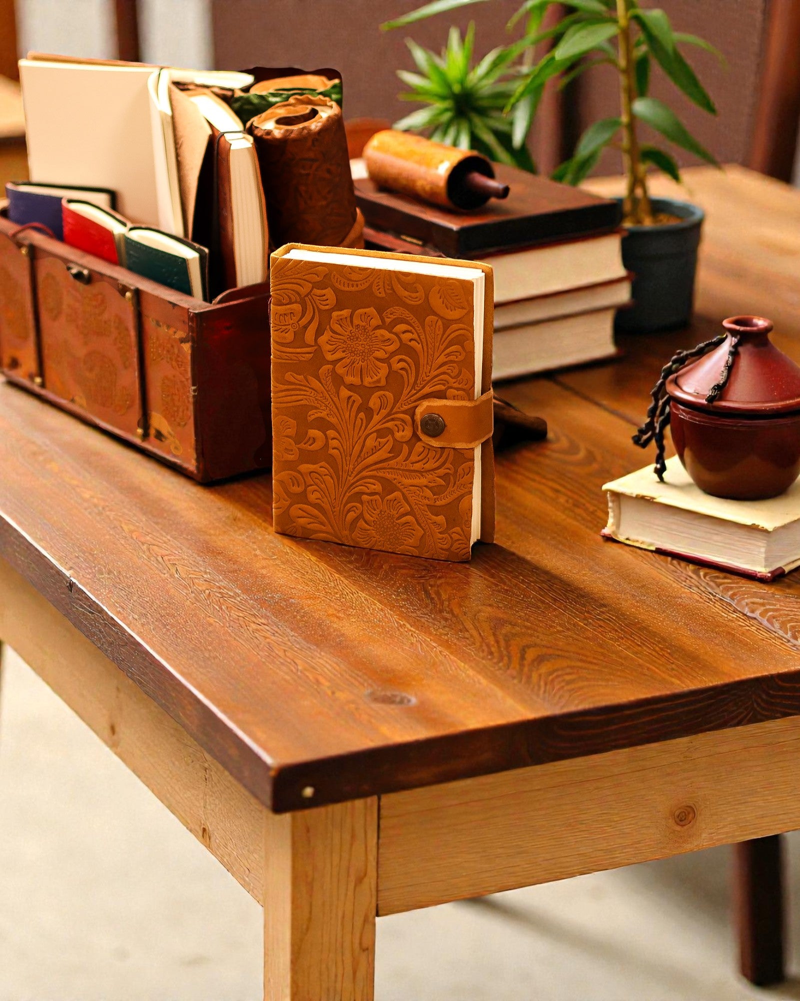 Taccuino in pelle con fiori goffrati – marrone (17,8 x 12,7 cm)