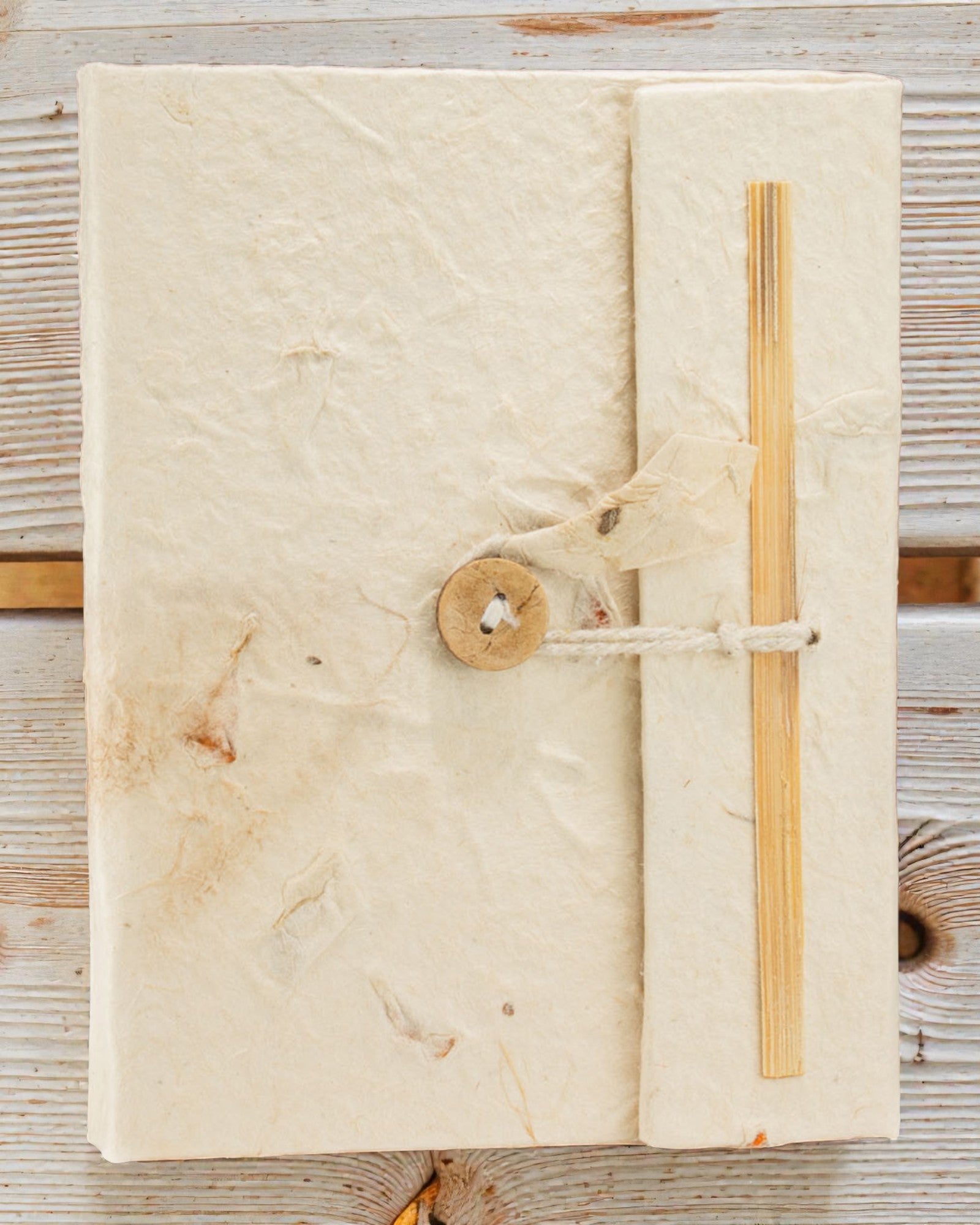 Taccuino medio Lokta Tocco botanico – Fiori essiccati (45 fogli, 15 x 12 cm)