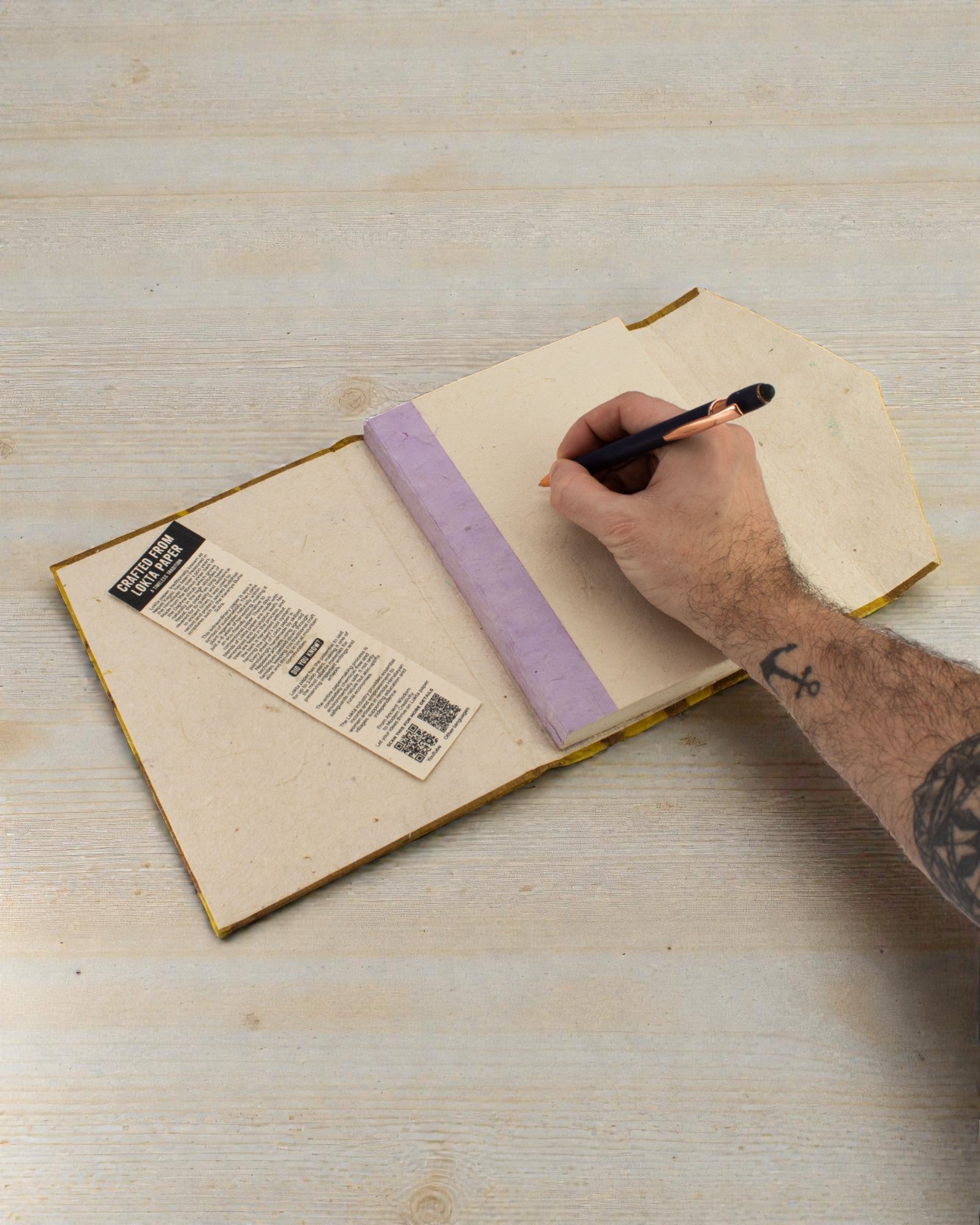 Taccuino grande Lokta Fiori audaci – Verde oliva (45 fogli, 21 x 15 cm)