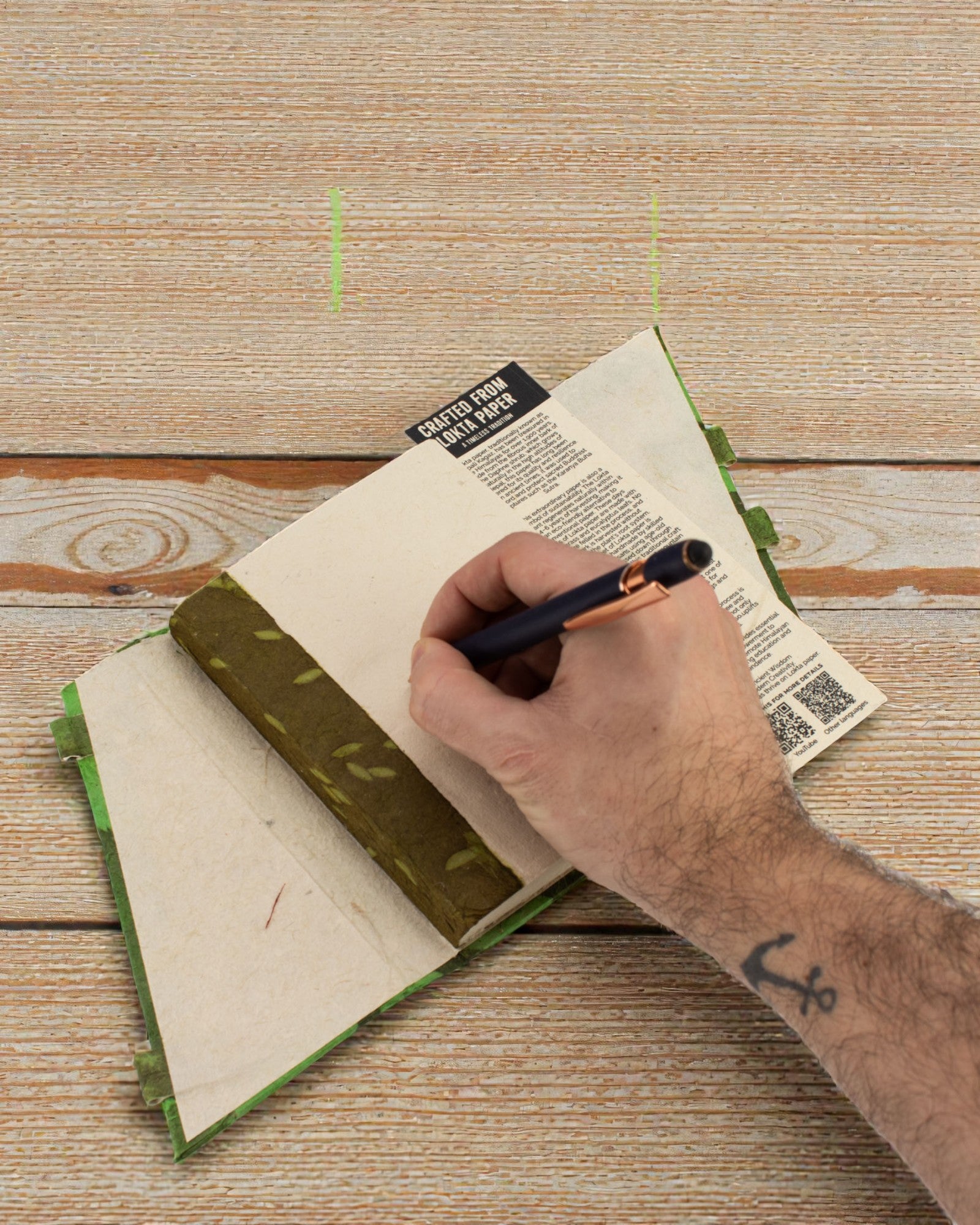 Lokta Sussurro della foresta con chiusura in bambù – taccuino 15 × 12 cm, 45 fogli, Verde foresta