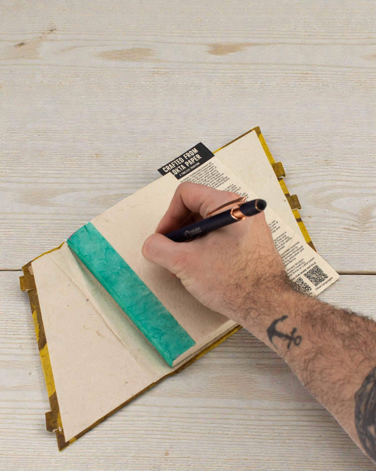 Taccuino medio Lokta Fiori audaci – color senape (45 fogli, 15 x 12 cm)