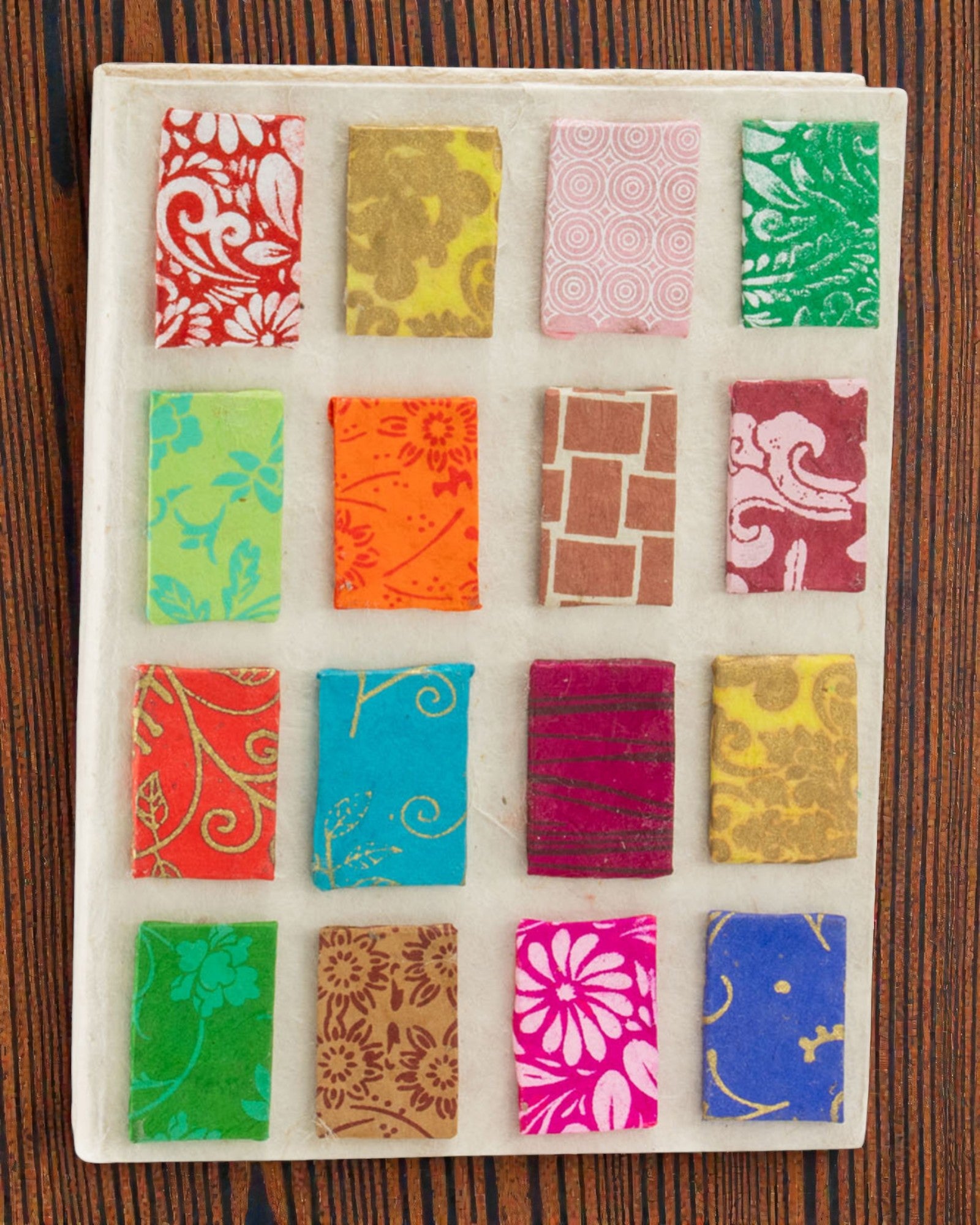 Armonia delle piastrelle colorate – taccuino Lokta medio con motivo di mini piastrelle 15 × 12 cm, 45 fogli