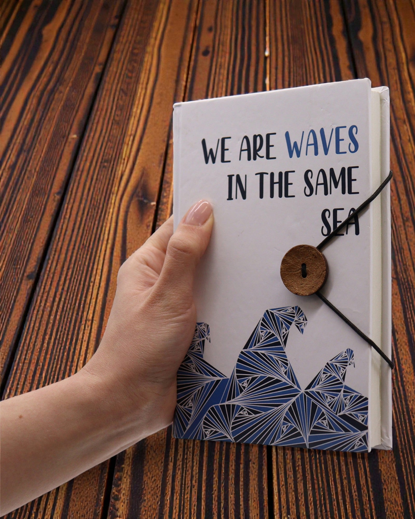 Foglie insieme – piccolo quaderno per appunti con cinturino e bottone in cocco 18 × 12,5 cm, 200 pagine